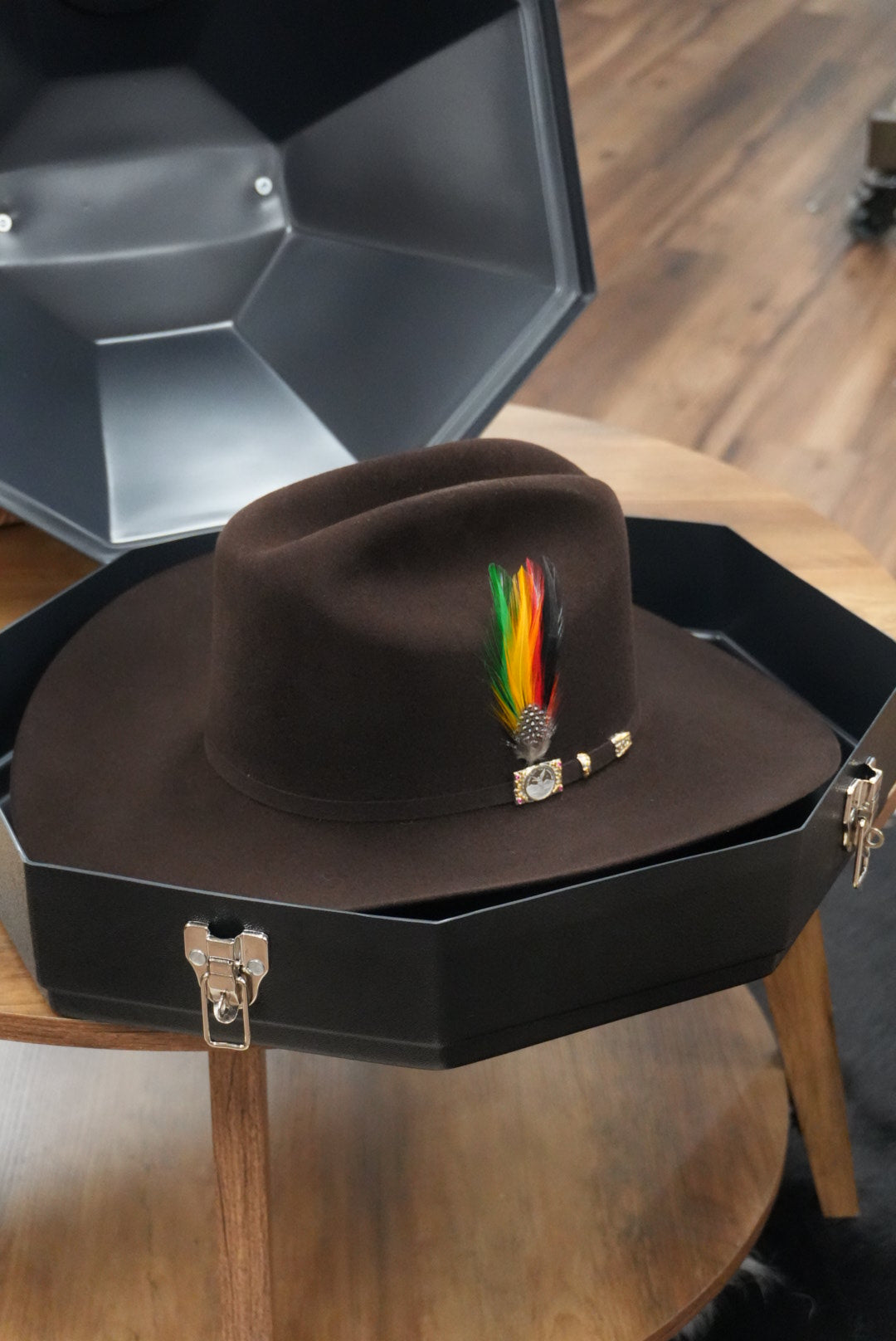 LARRY MAHAN´S 100x INDEPENDENCIA BROWN