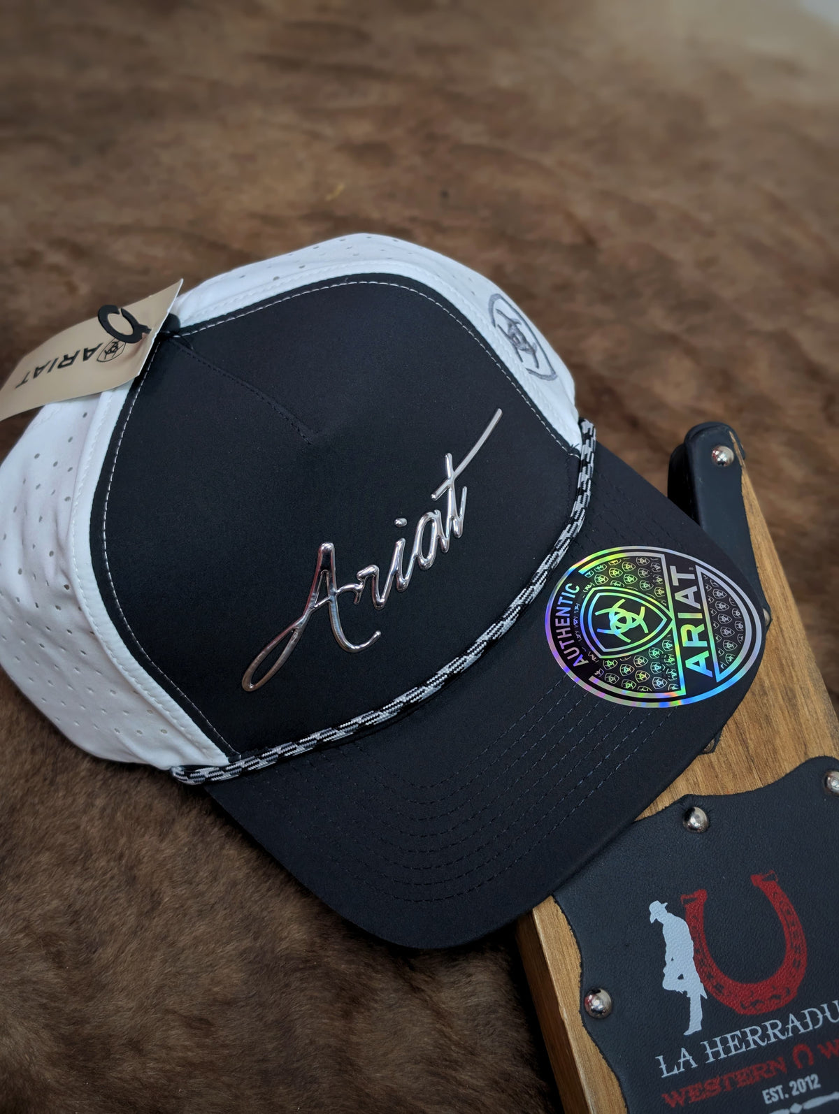 ARIAT CAP GREY AND WHITE