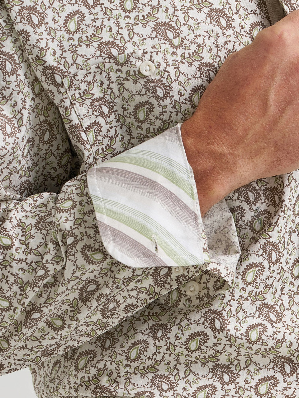 WRANGLER MEN BOTTON UP SHIRT MINT AND BROWN BANDANA PRINT 112374543