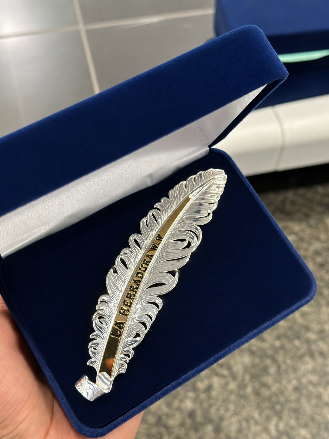 LA HERRADURA W.W MONTANA HAT FEATHER PLATA.