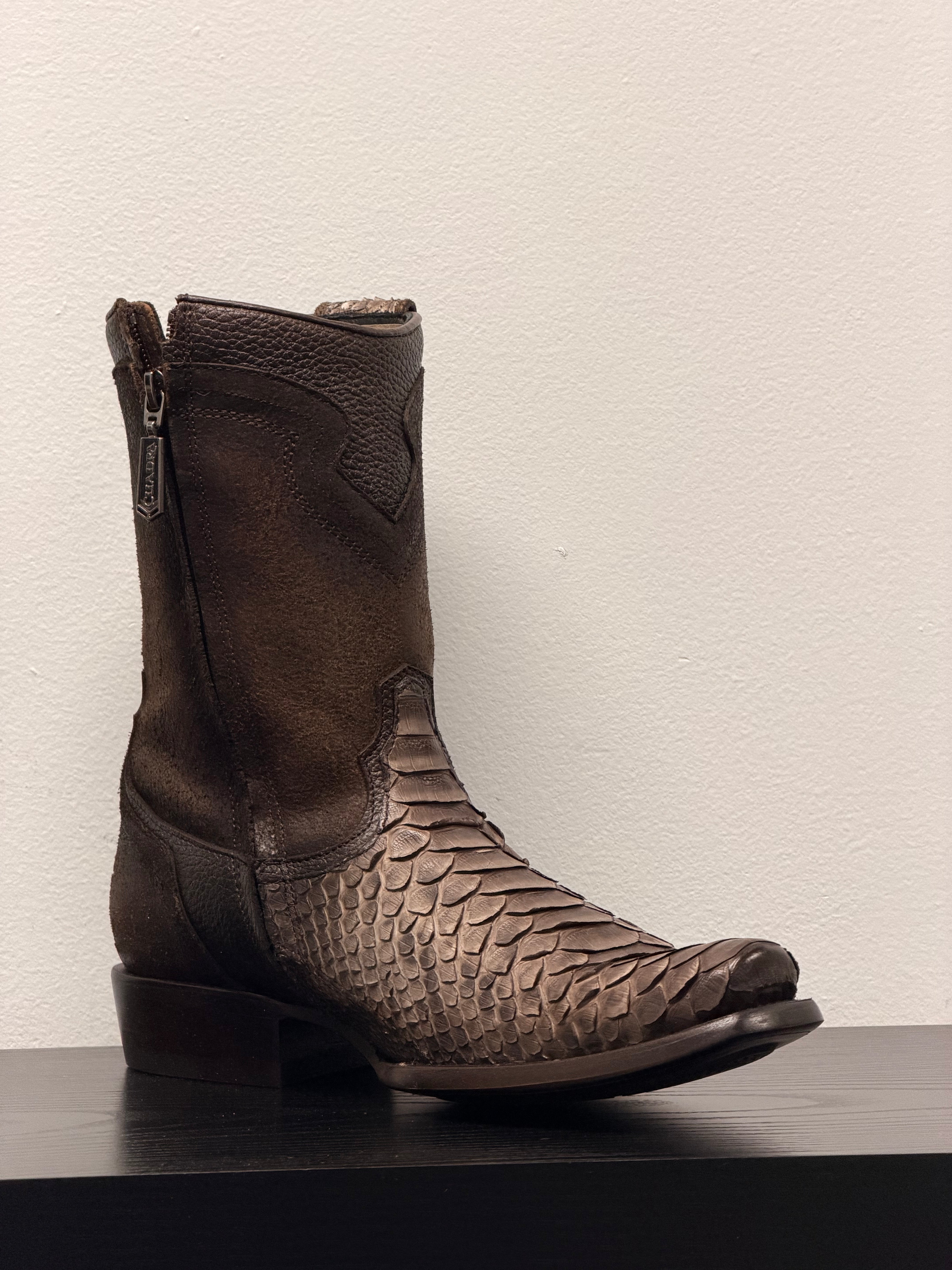 BOTA CUADRA MENS PITÓN BACK YORK CAFÉ CHOCOLATE NARROW TOE CC214