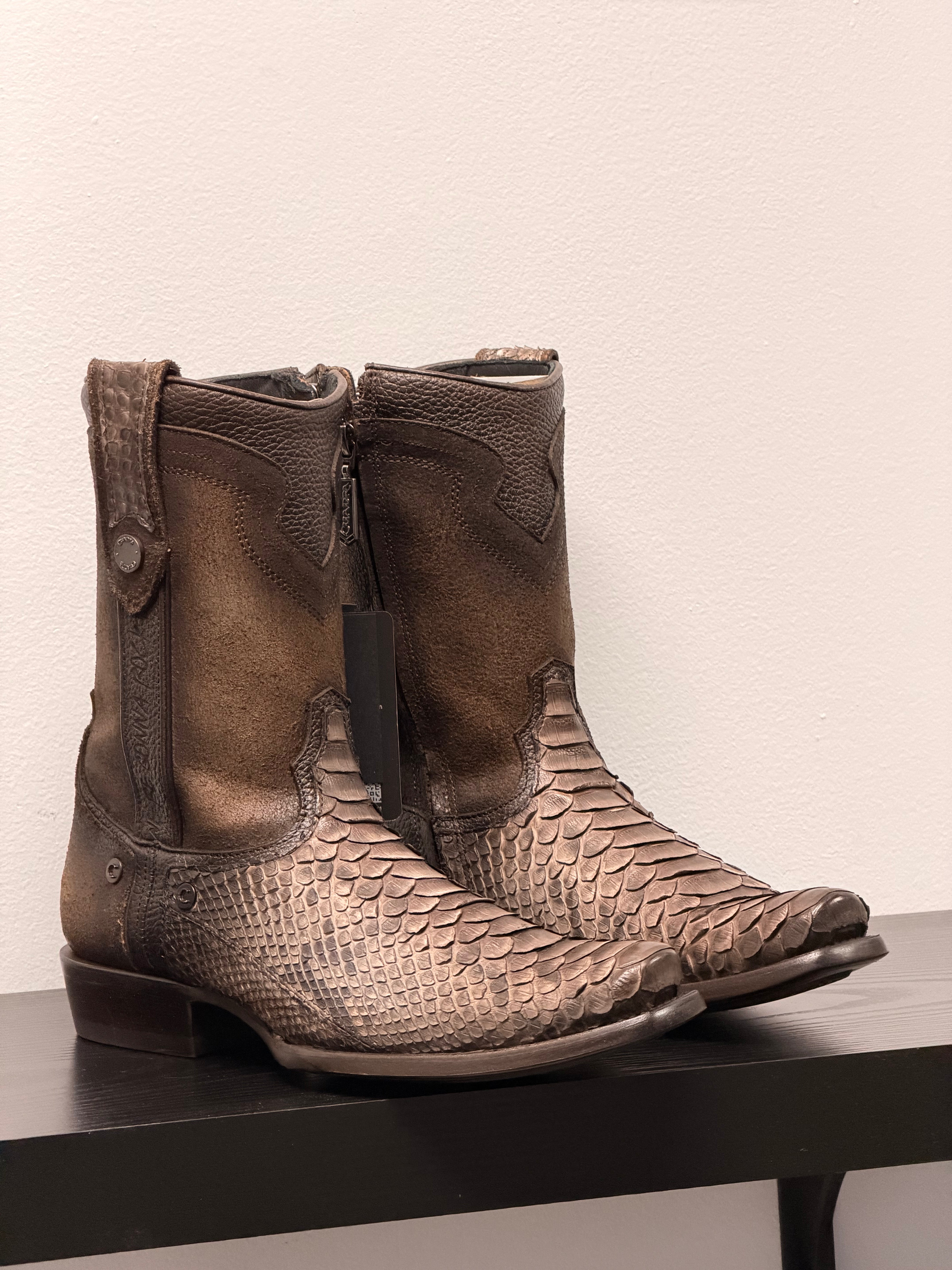 BOTA CUADRA MENS PITÓN BACK YORK CAFÉ CHOCOLATE NARROW TOE CC214