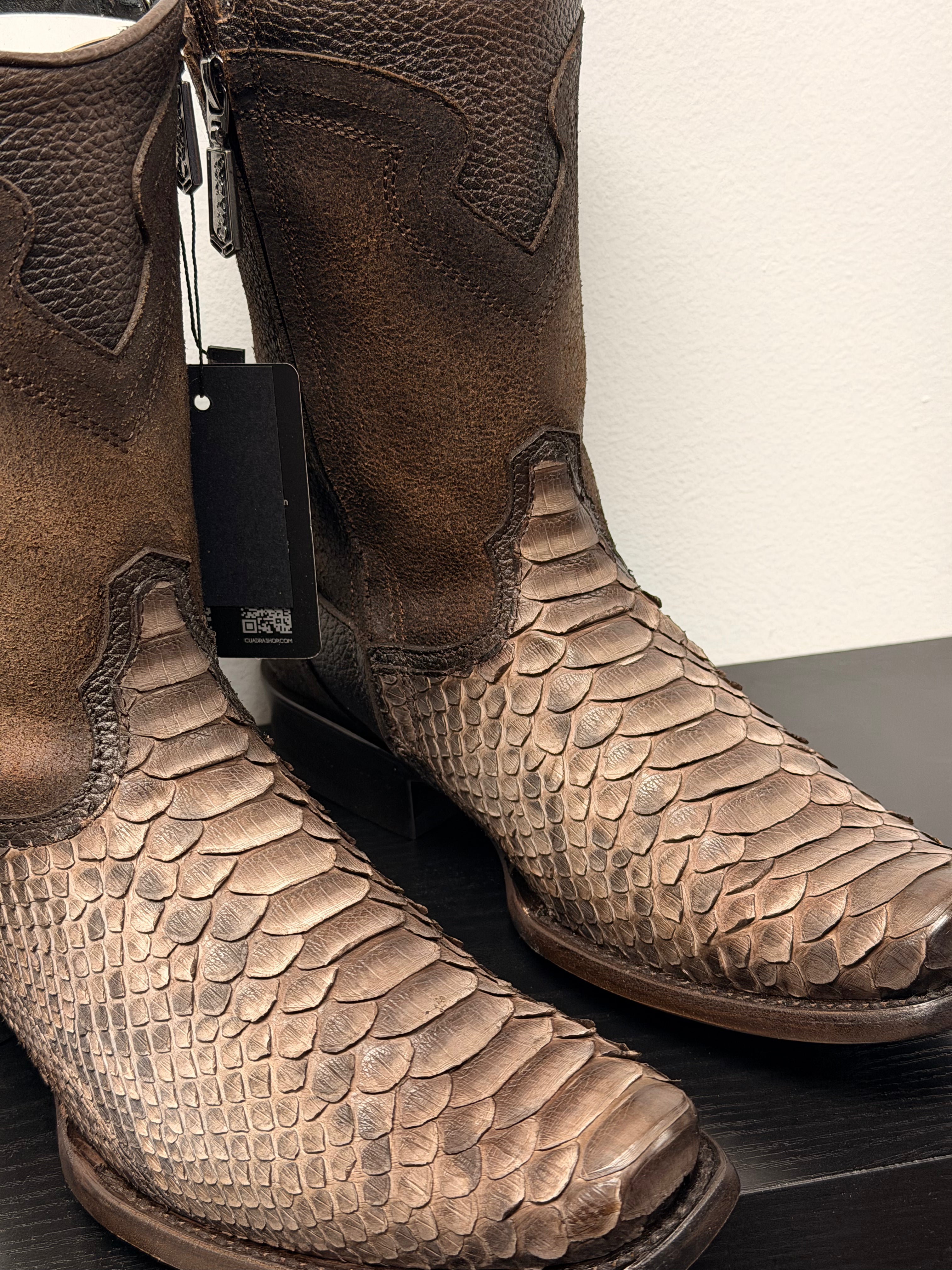 BOTA CUADRA MENS PITÓN BACK YORK CAFÉ CHOCOLATE NARROW TOE CC214