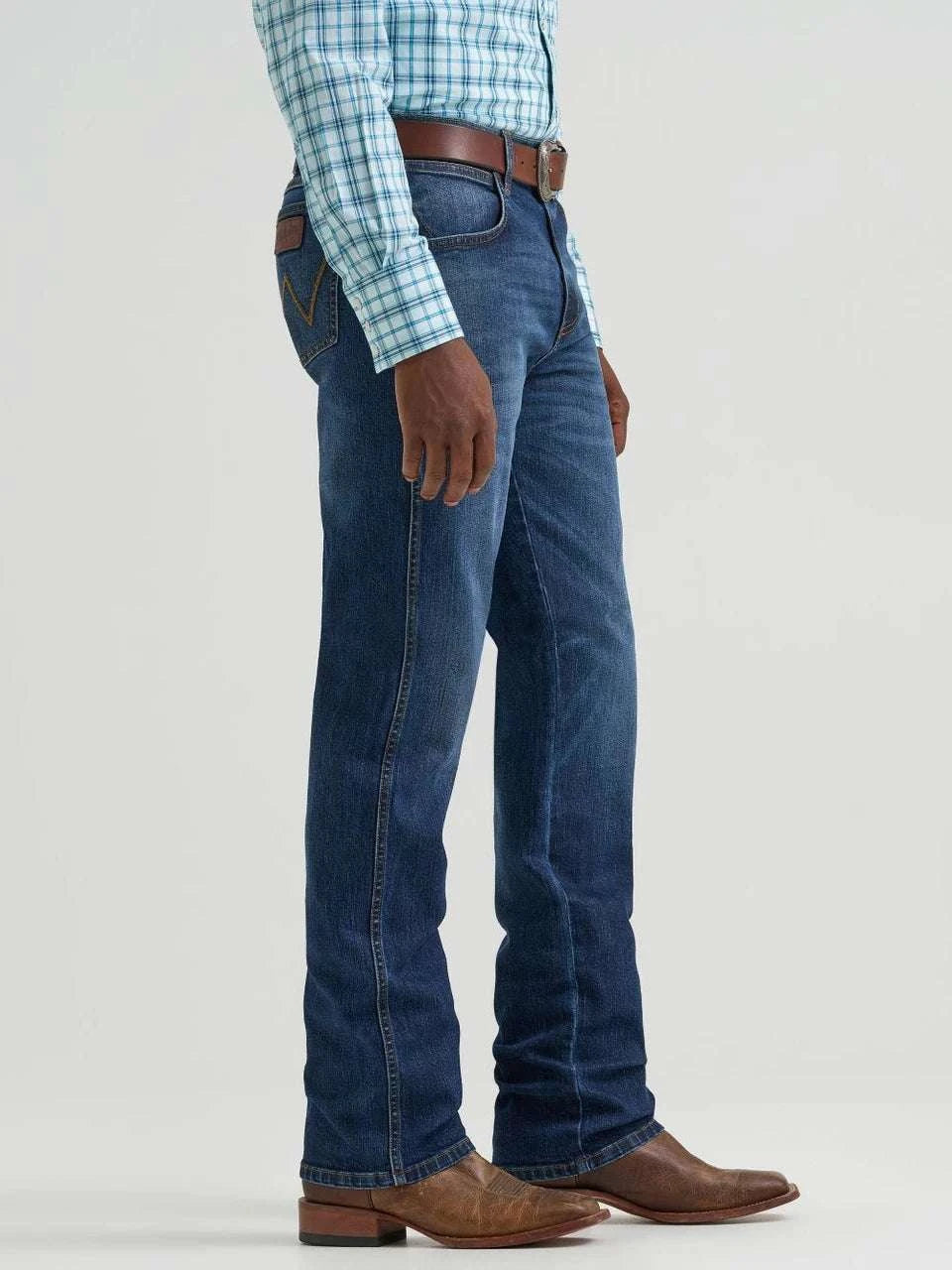 WRANGLER MEN’S JEANS RETRO SLIM STRAIGHT MEDIUM WASH 112378857 Laherradurawwnc.com