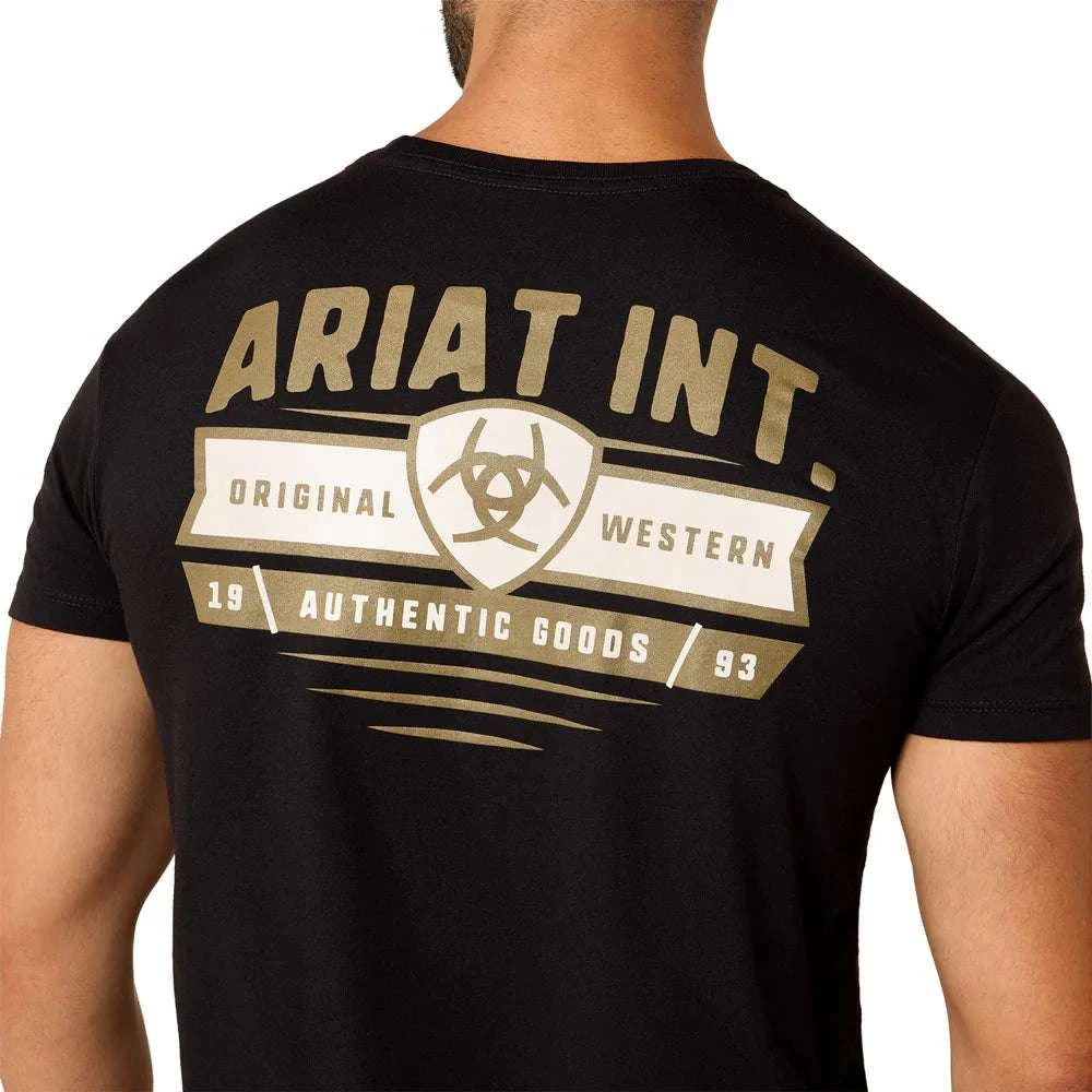 ARIAT MEN BANNER BADGE SS TSHRT BLACK 10073958 Laherradurawwnc.com