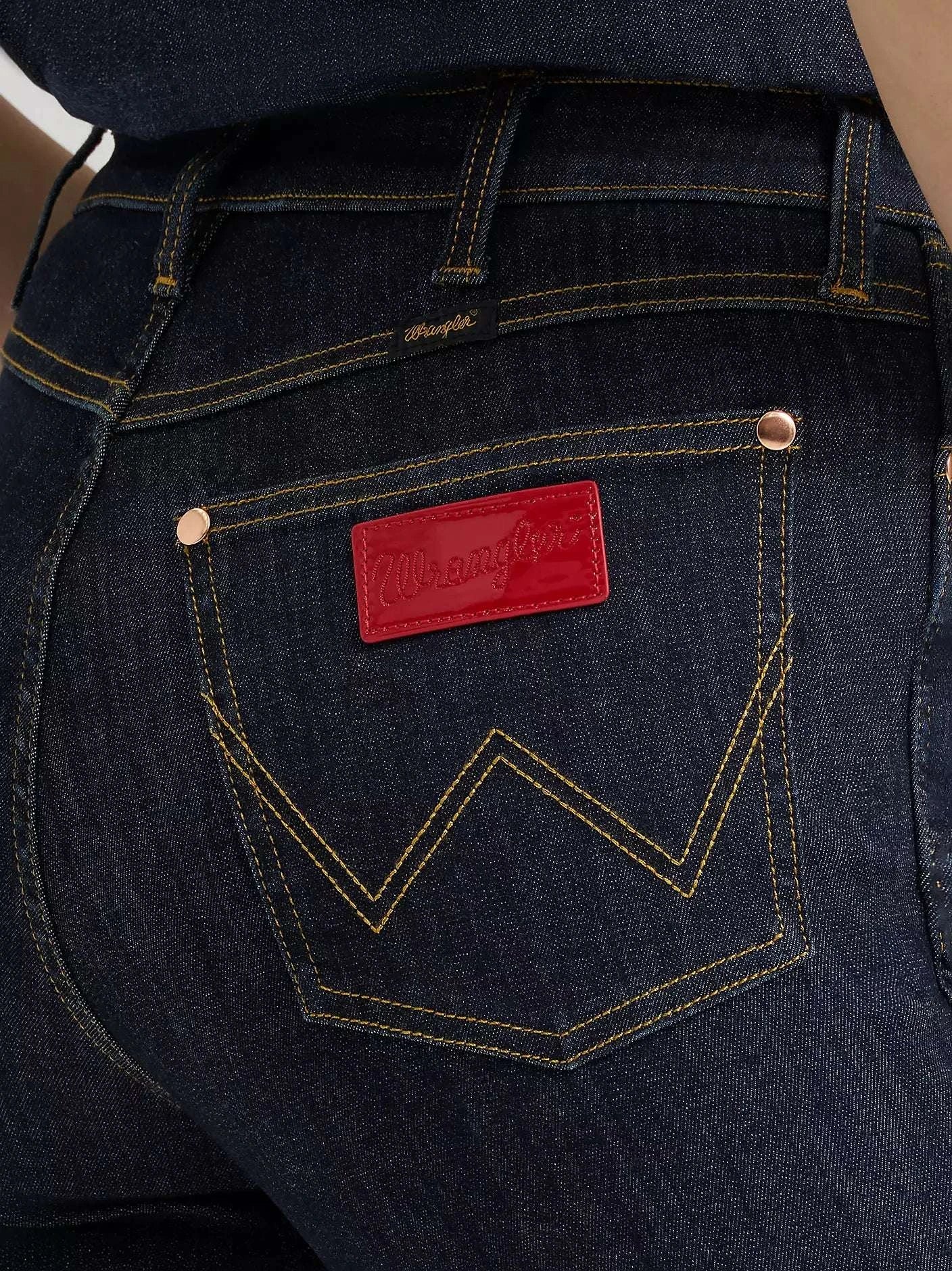 WRANGLRE X LAINEY WILSON WOMEN’S DARK DEMIN HIGH-RISE SLIM FIT FLARE JEANS
- 112380510 Laherradurawwnc.com