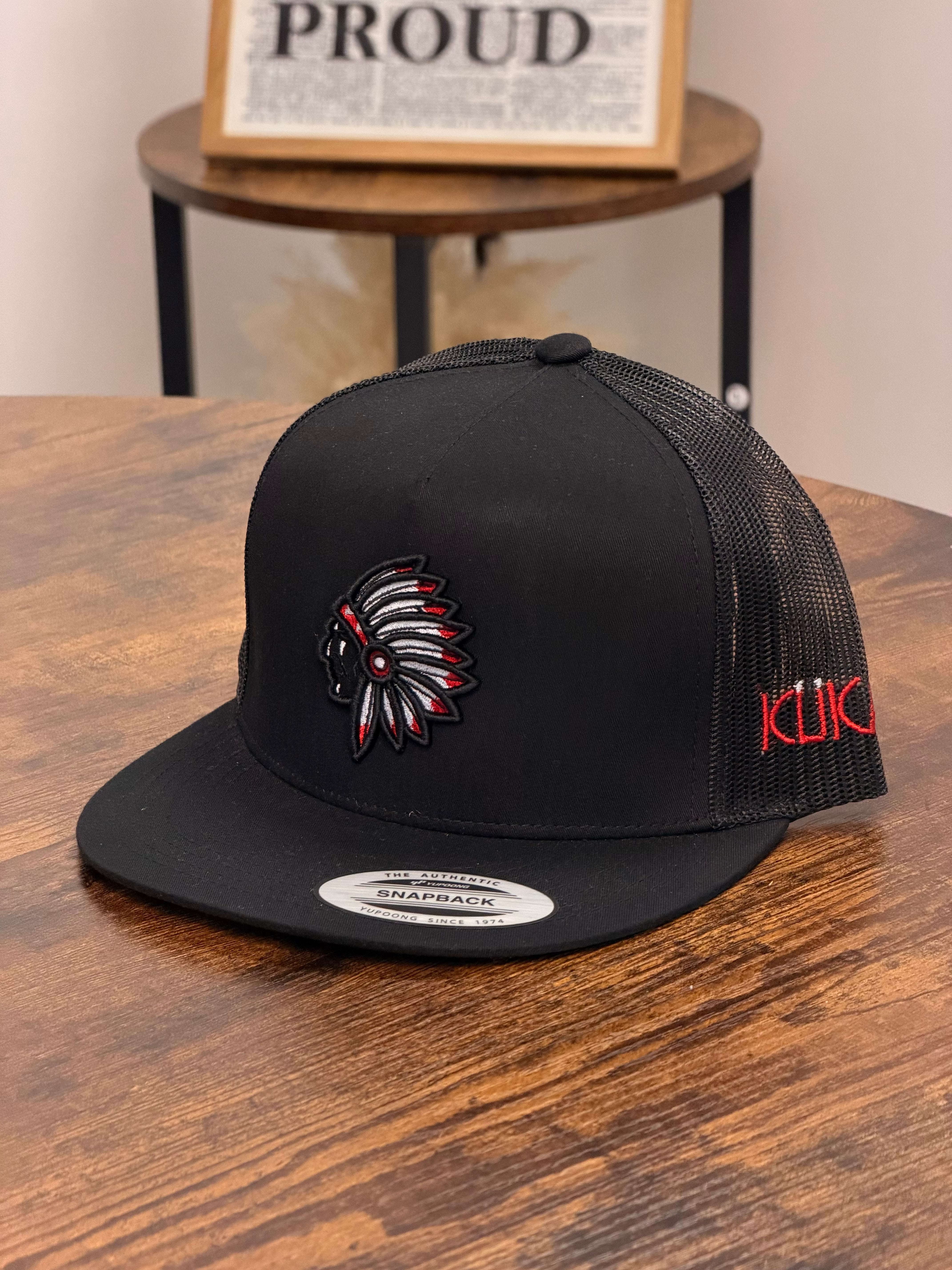 KLIKAPS APACHE PLUMA ROJA BLACK CAP Laherradurawwnc.com