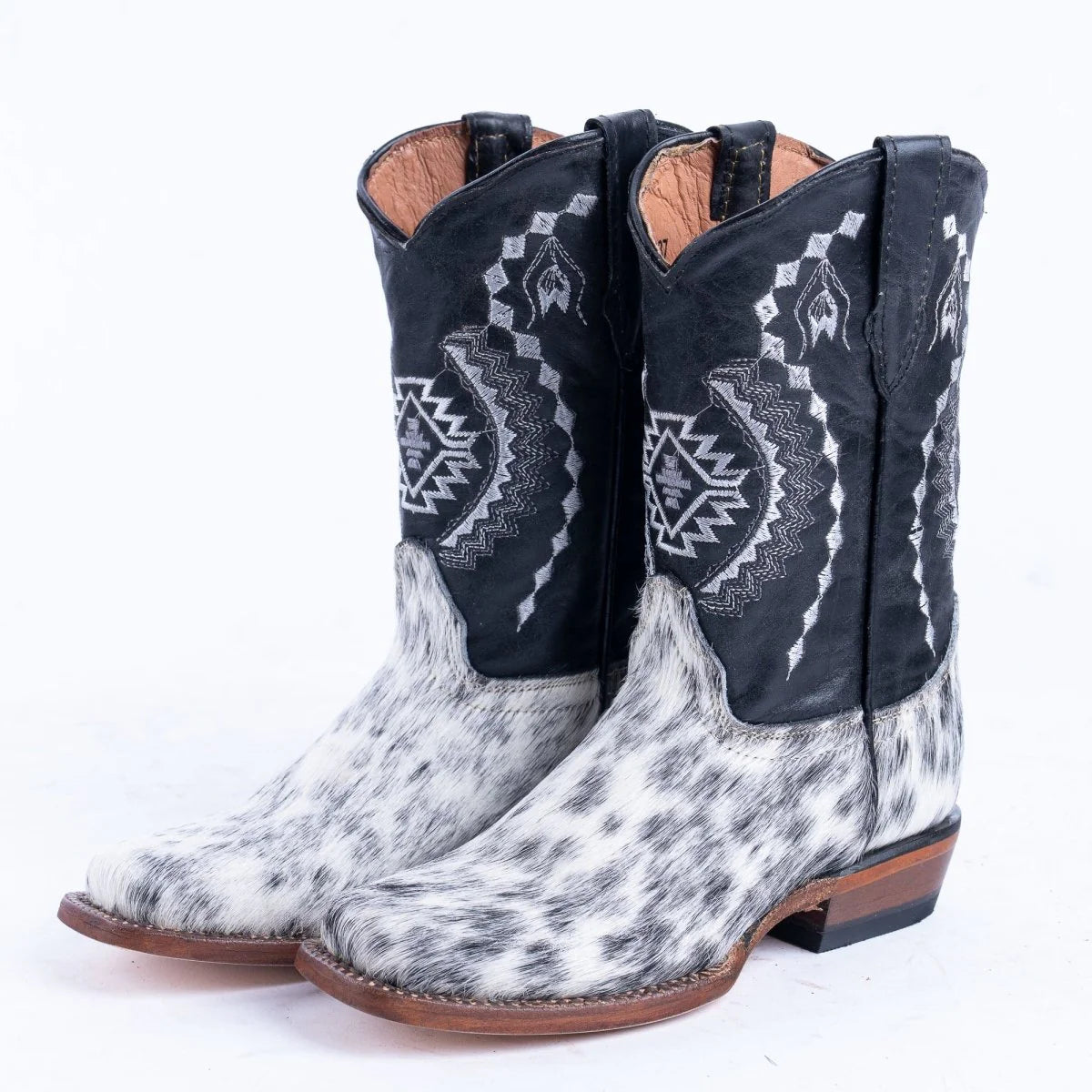 TANNER MARK YOUTH BLACK & WHITE HAIR ON COWHIDE 300L TMY205323