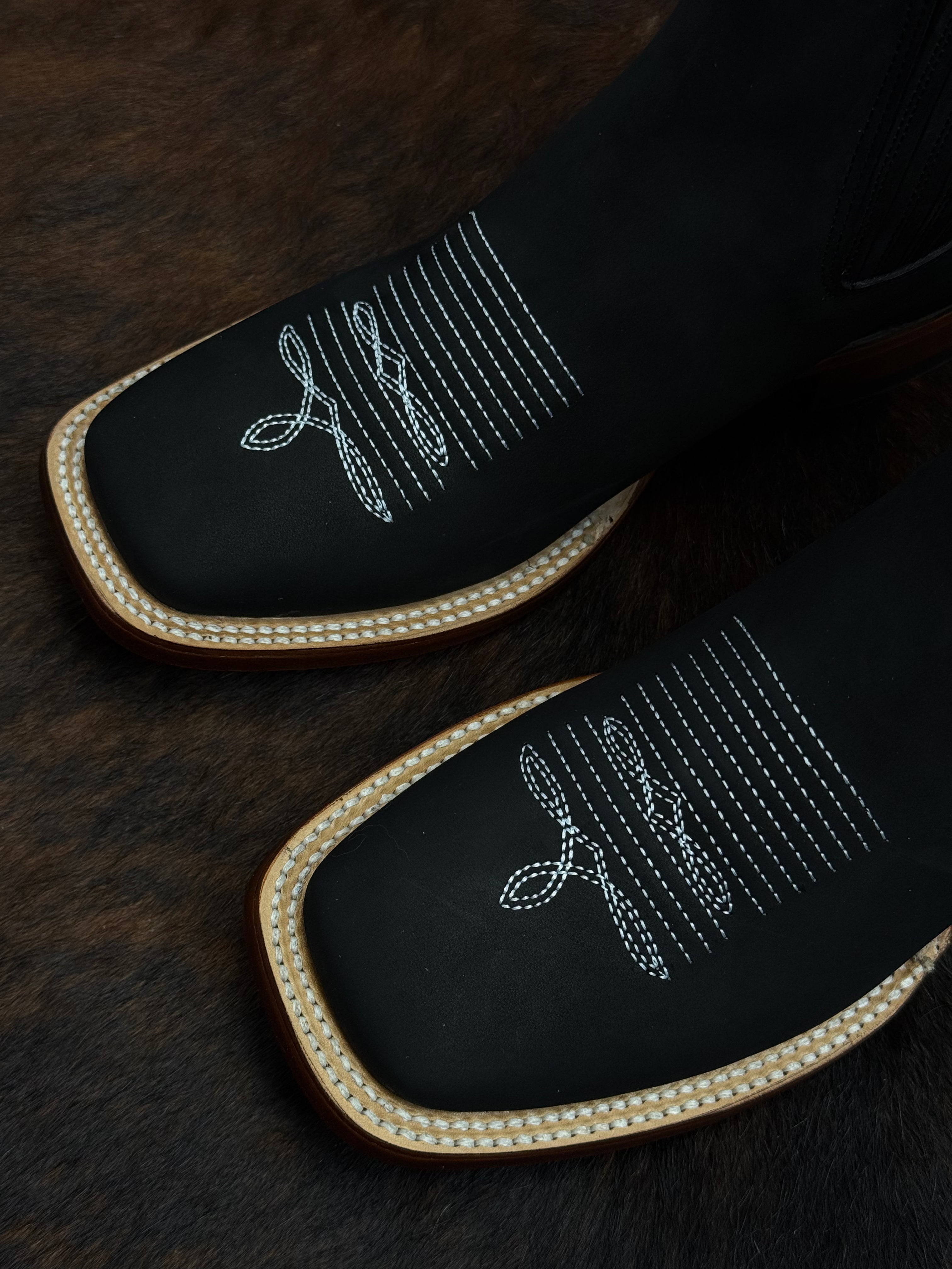 LOS ALTOS MEN BOTÍN WIDE SQUARE TOE NUBUCK BLACK 82BM26305