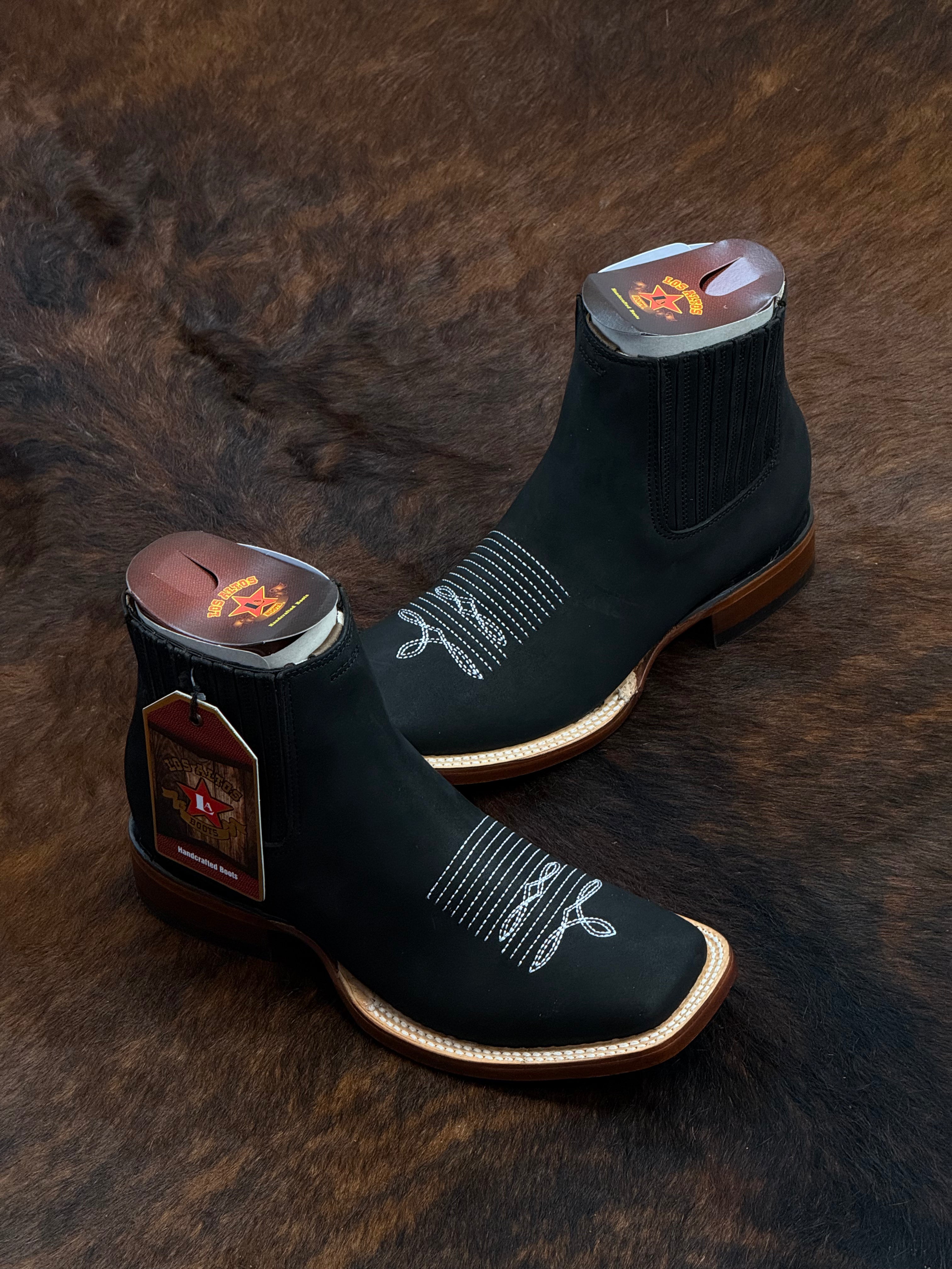 LOS ALTOS MEN BOTÍN WIDE SQUARE TOE NUBUCK BLACK 82BM26305