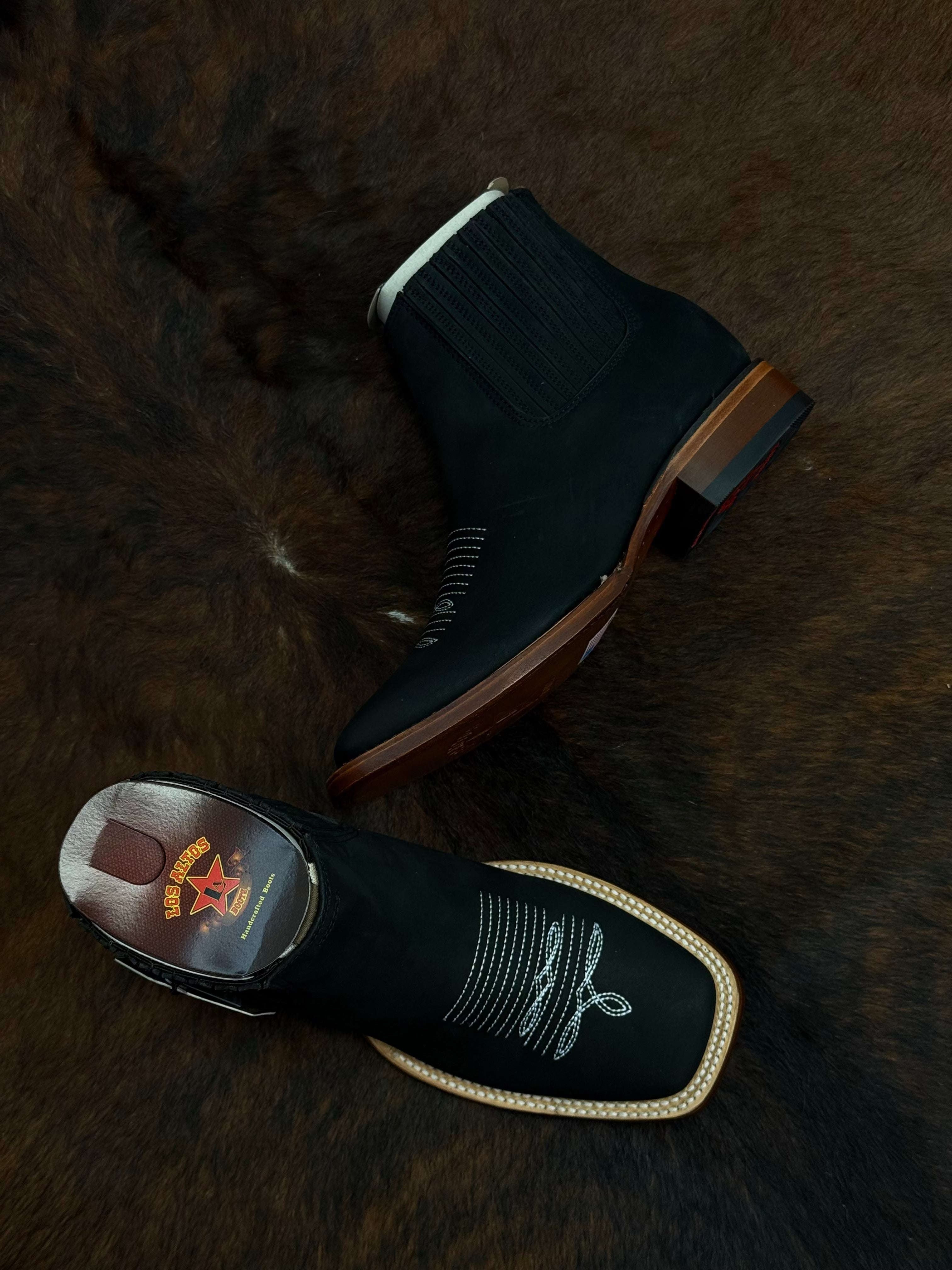 LOS ALTOS MEN BOTÍN WIDE SQUARE TOE NUBUCK BLACK 82BM26305 Laherradurawwnc.com