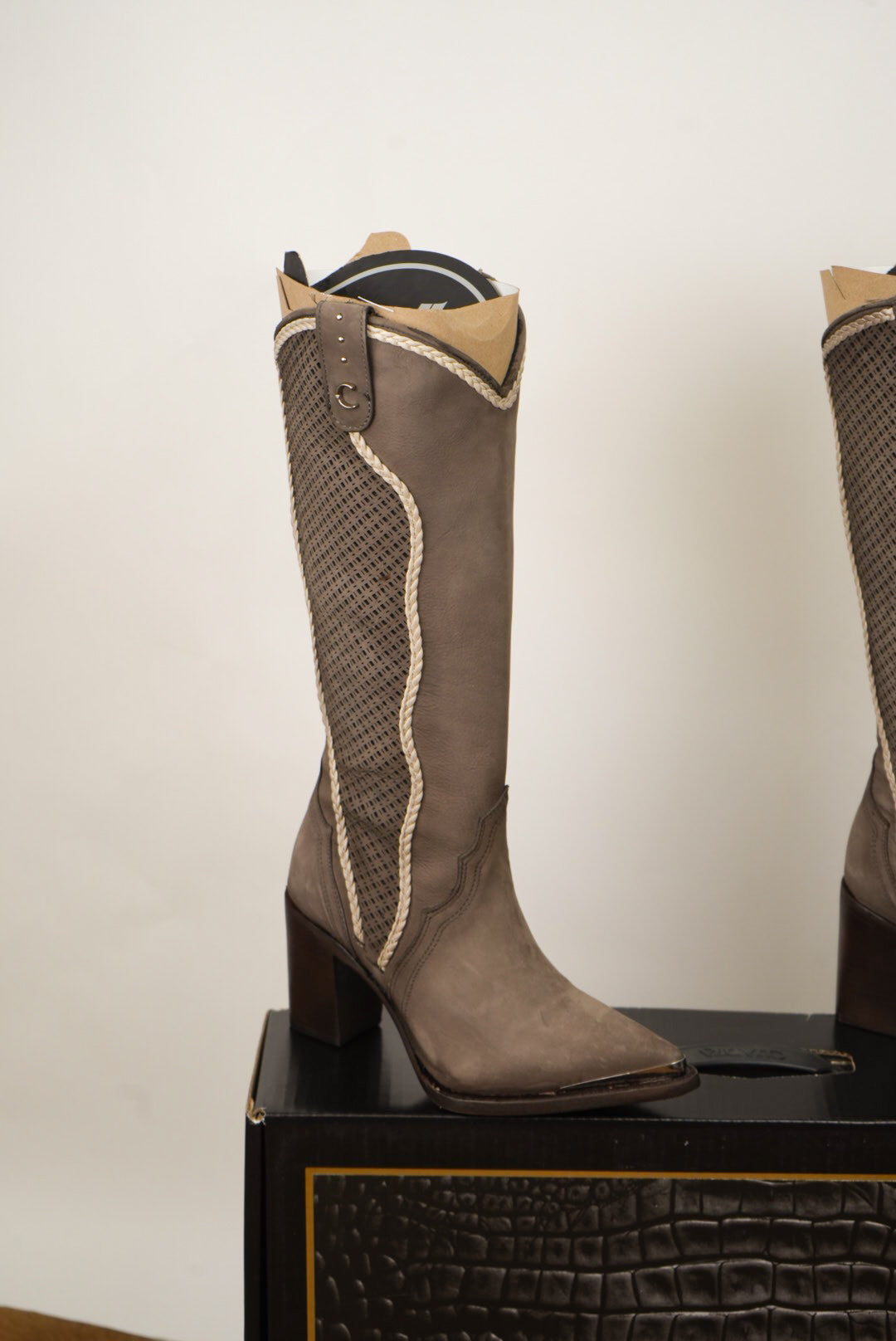 WOMEN’S CUADRA RES BESSERO NOBUCK GRIS CC335