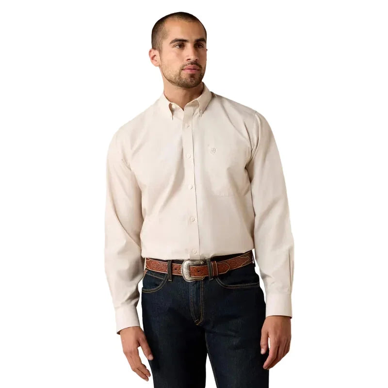 CAMISA DE MANGA LARGA PARA HOMBRE ARIAT WF SOLID PINPOINT OXFORD SAVANNAH TAN 10079436