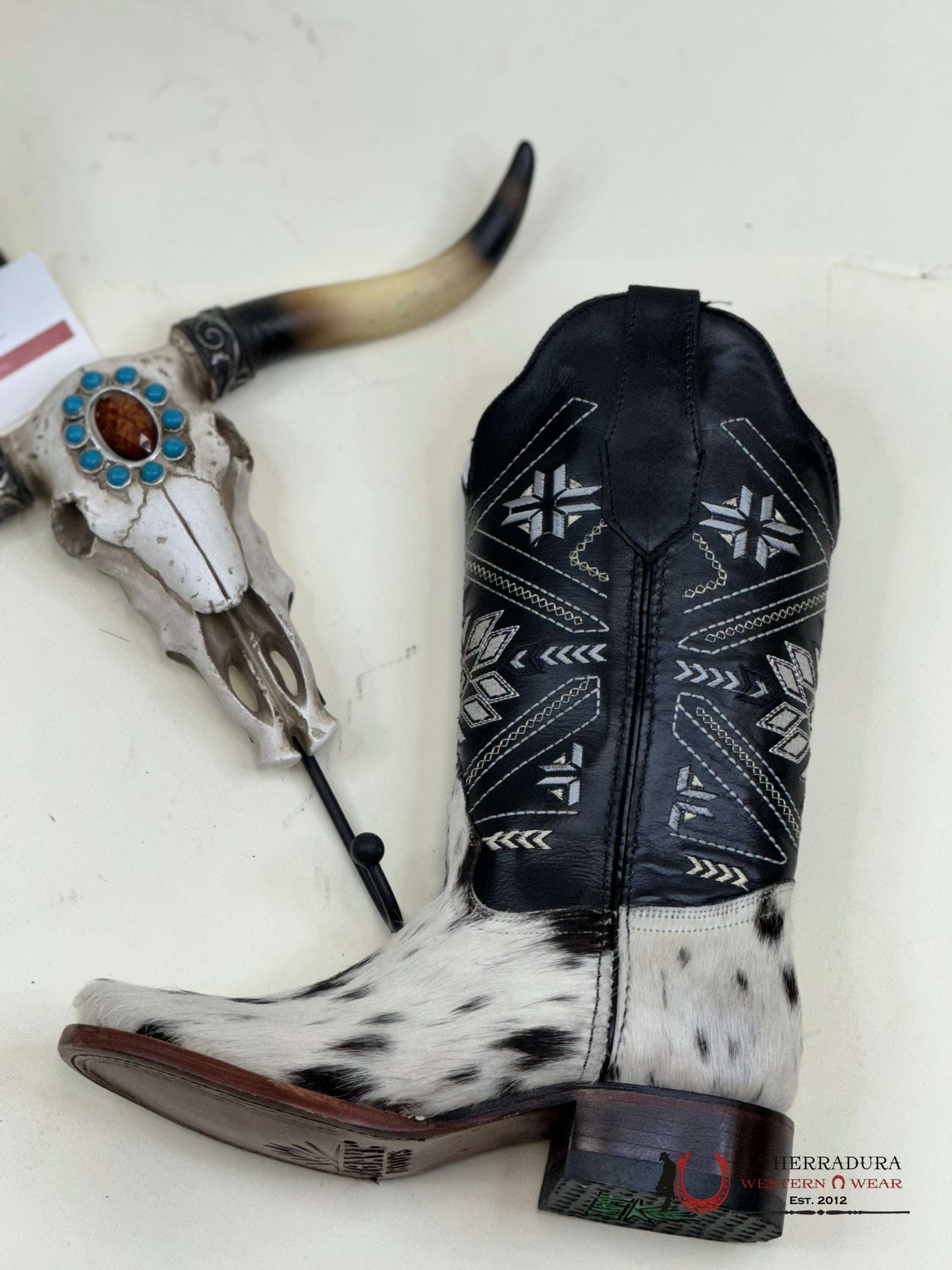 Agave Boots Black & White Cowhide (Every Pair Is Unique) Botas Mujeres