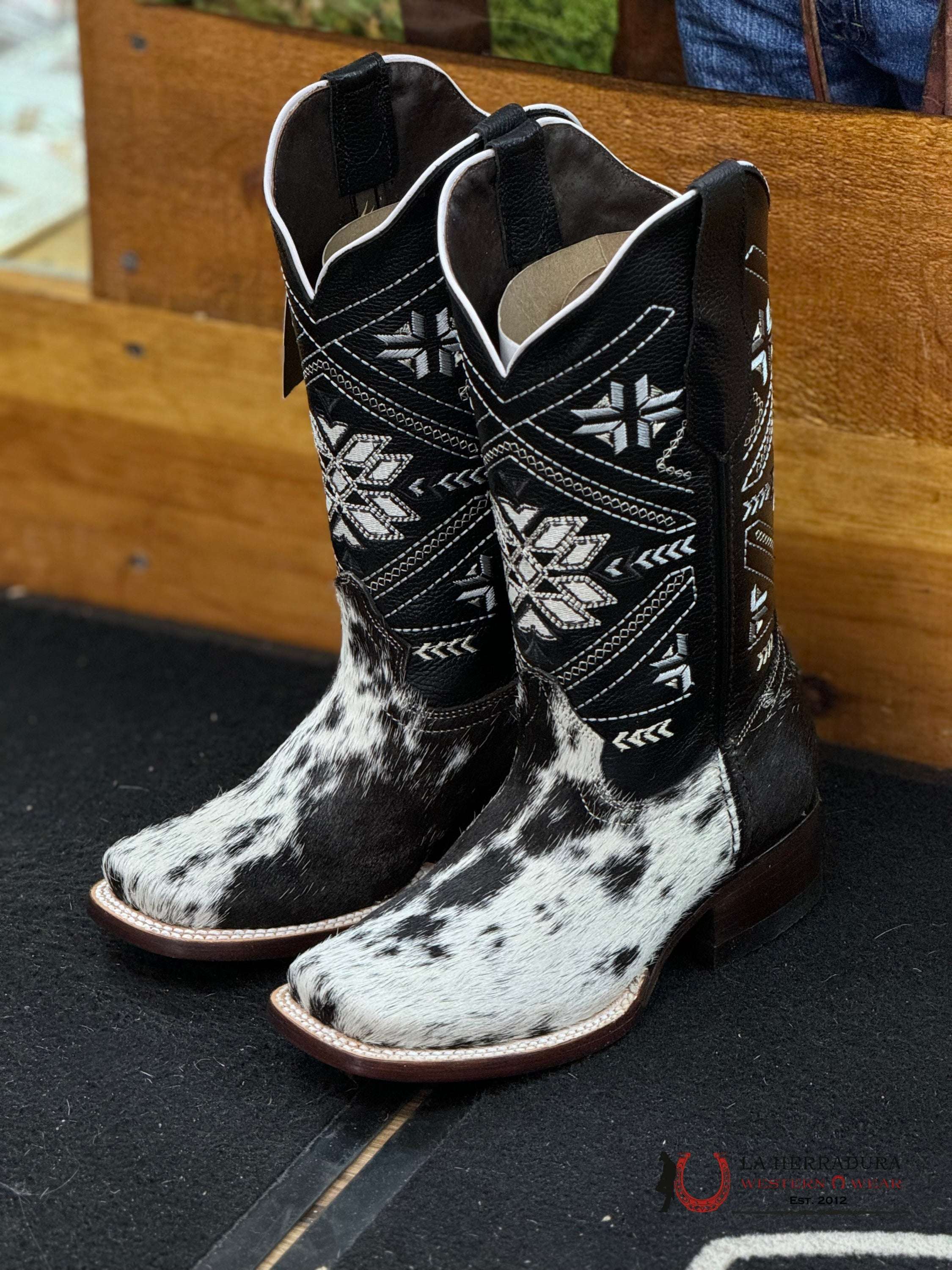 Agave Boots Black & White Cowhide (Every Pair Is Unique) Botas Mujeres