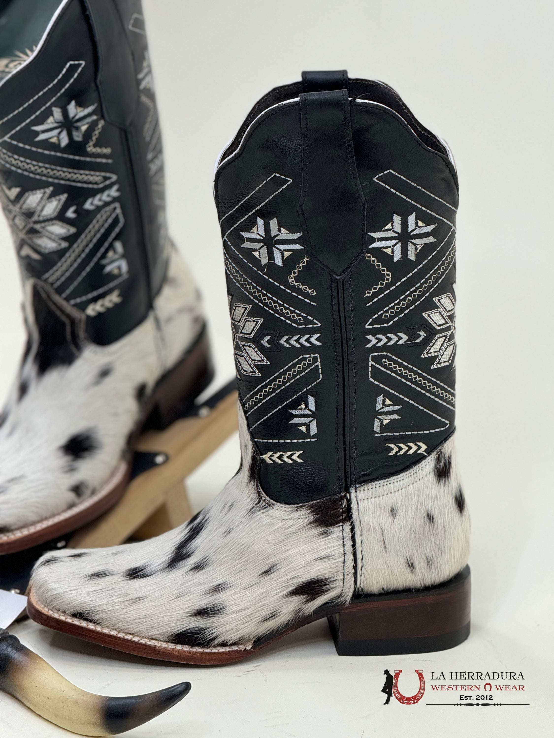 Agave Boots Black & White Cowhide (Every Pair Is Unique) Botas Mujeres