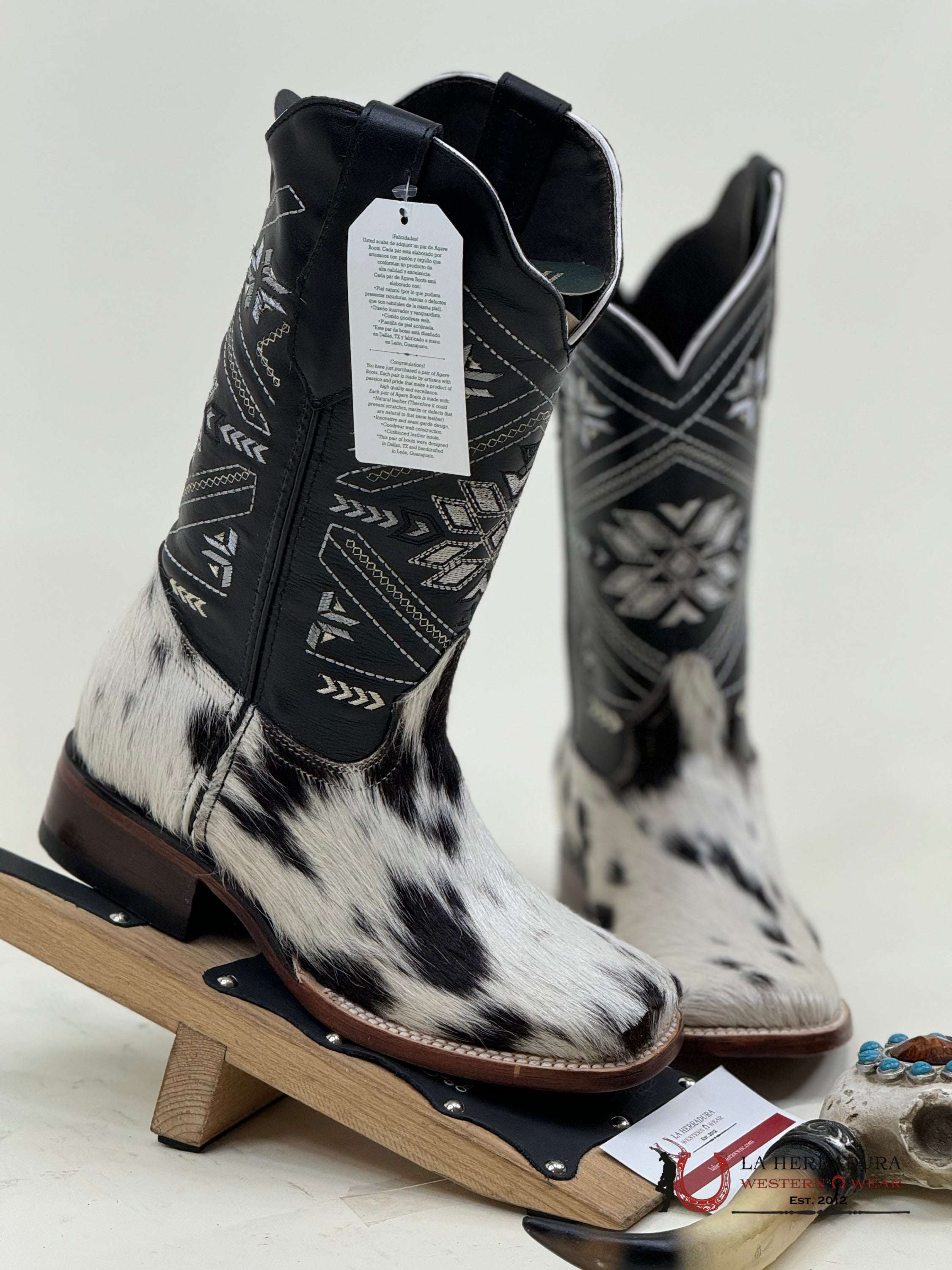 Agave Boots Black & White Cowhide (Every Pair Is Unique) Botas Mujeres
