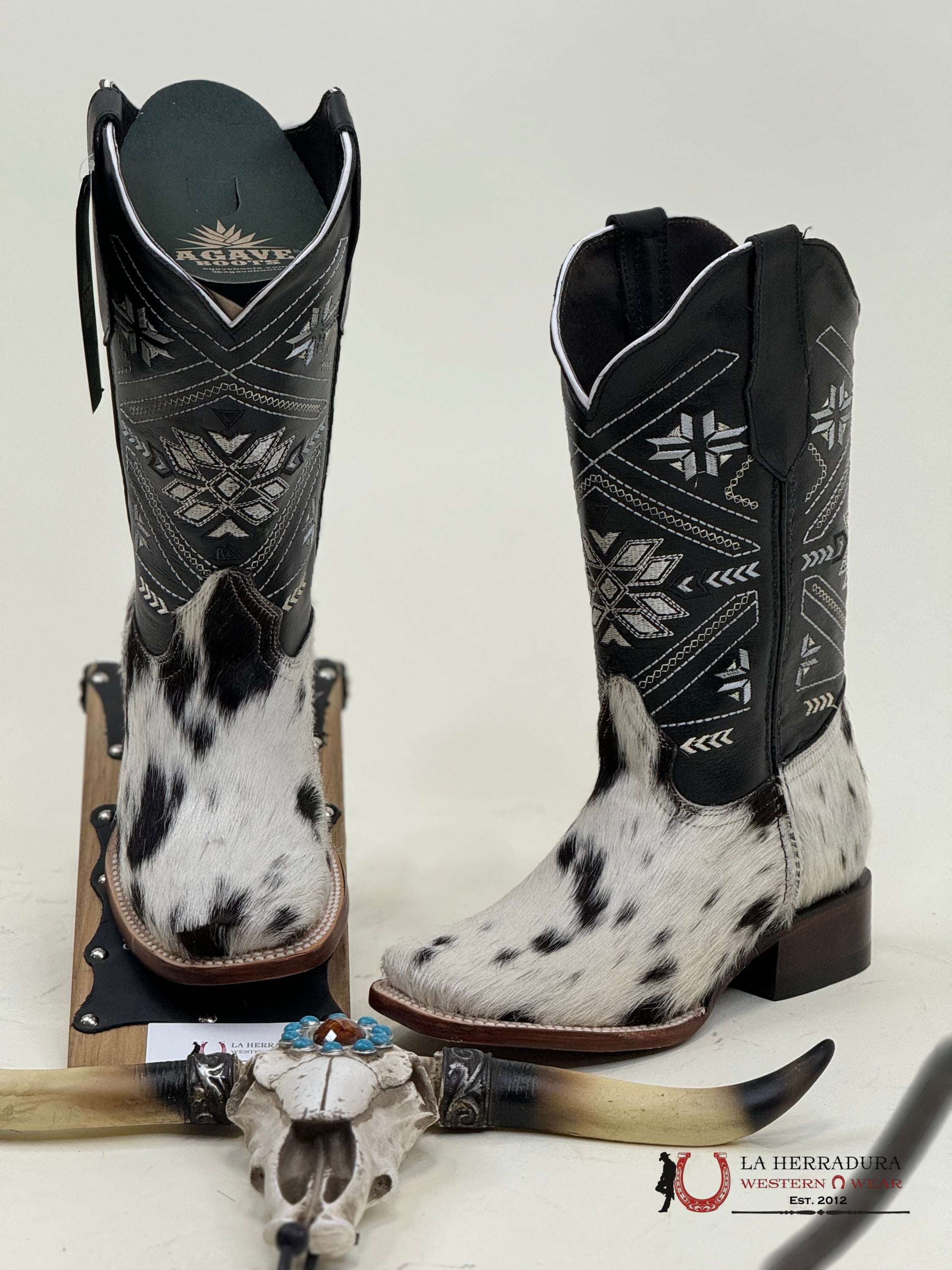 Agave Boots Black & White Cowhide (Every Pair Is Unique) Botas Mujeres