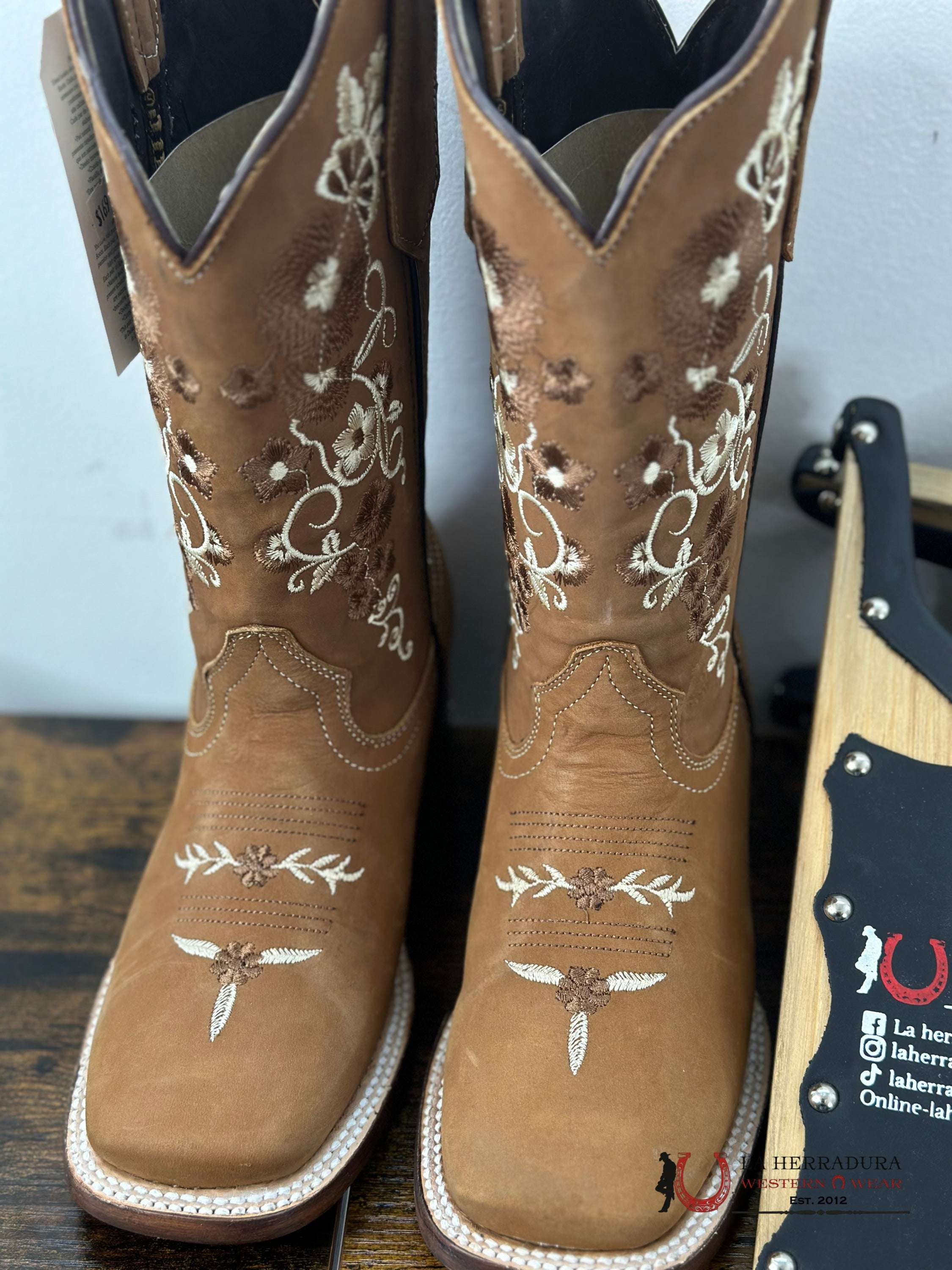 Agave Nicole Nobuck Arena Cuero Square Toe Boot Botas Mujeres