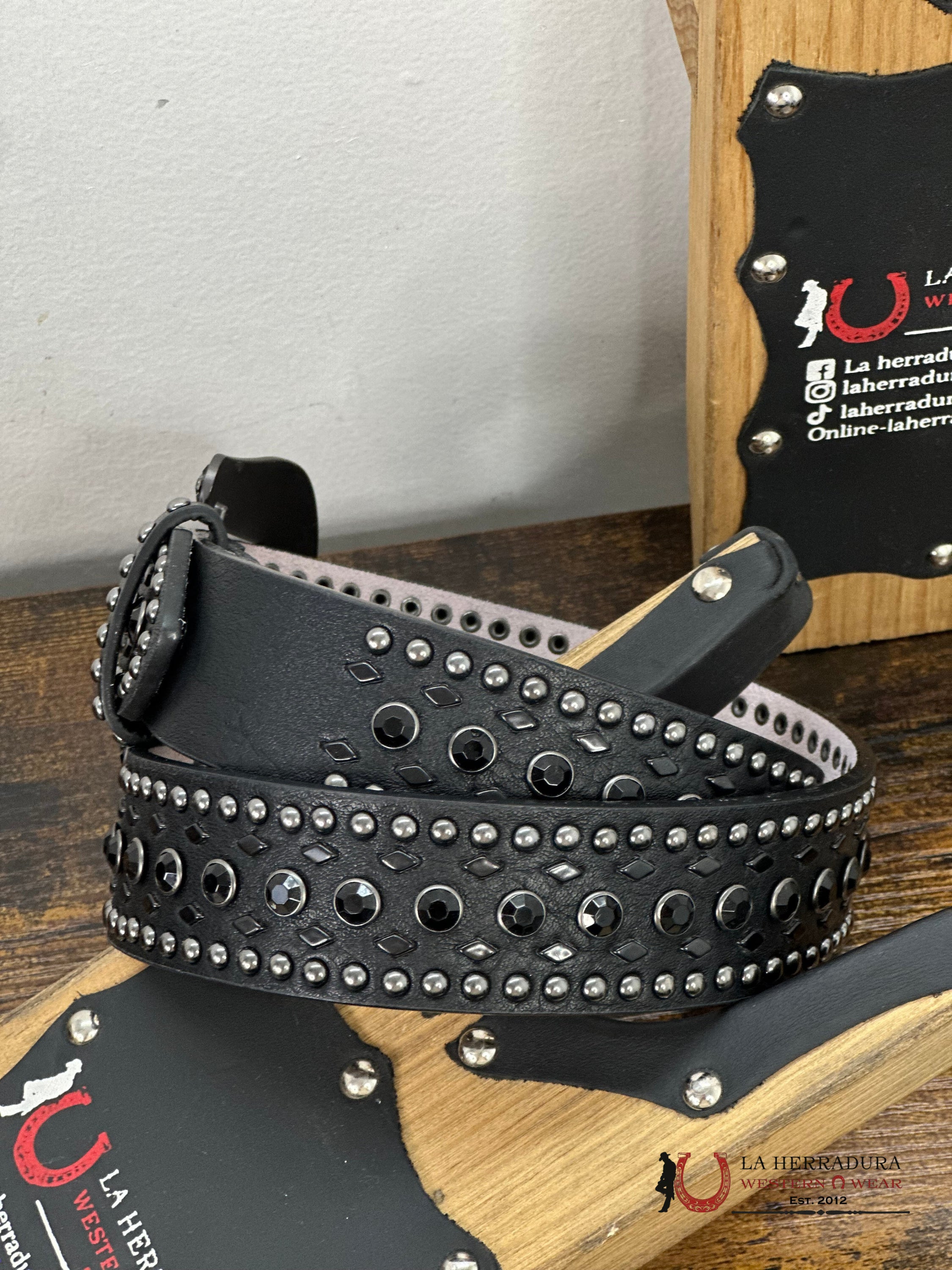 Angel Ranch All Black Embellish Belt Cinturones Mujeres