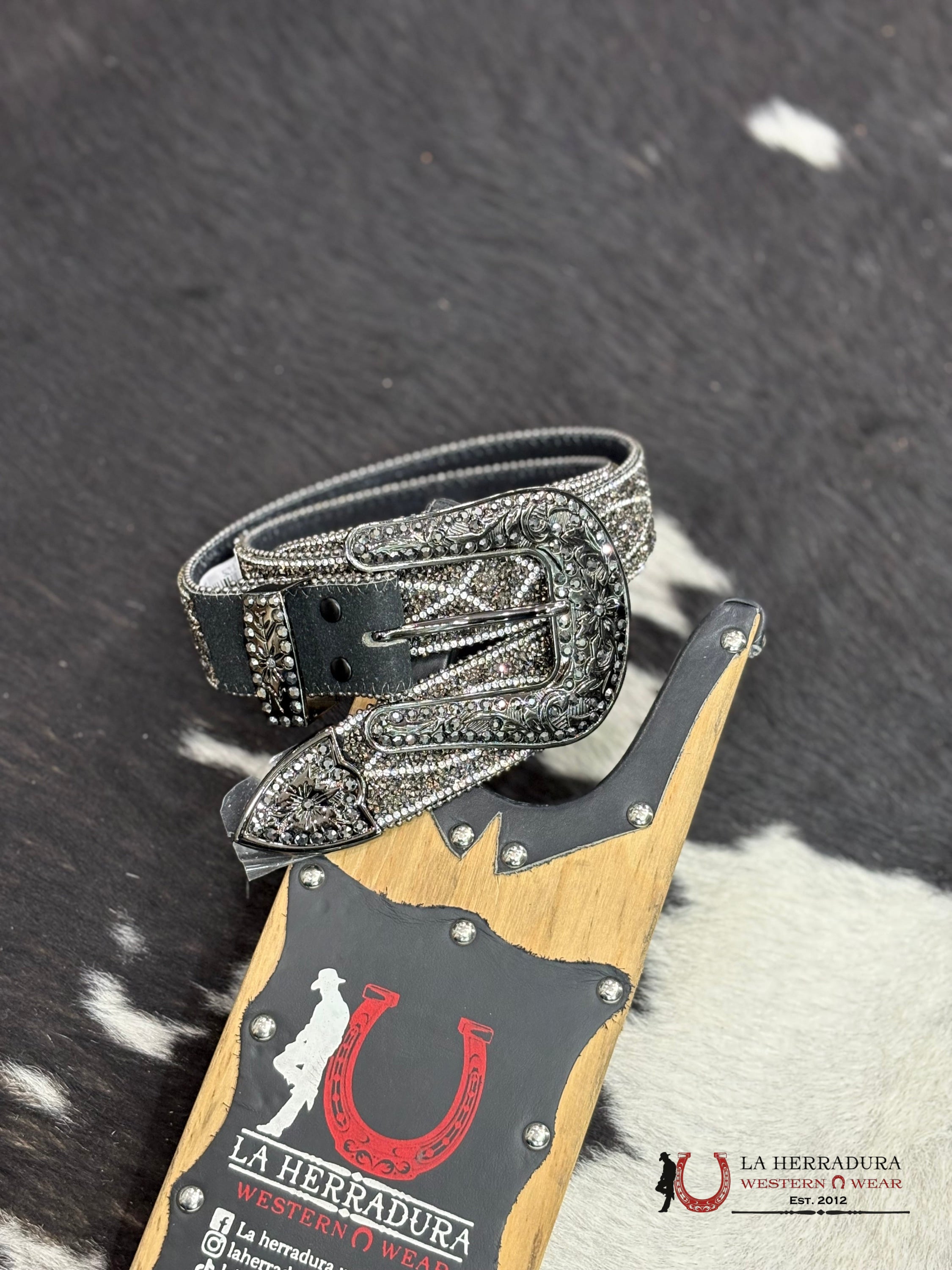 Angel Ranch Western Womens Belt Leather Hematite Resin Beads Black D140009401 Cinturones Mujeres