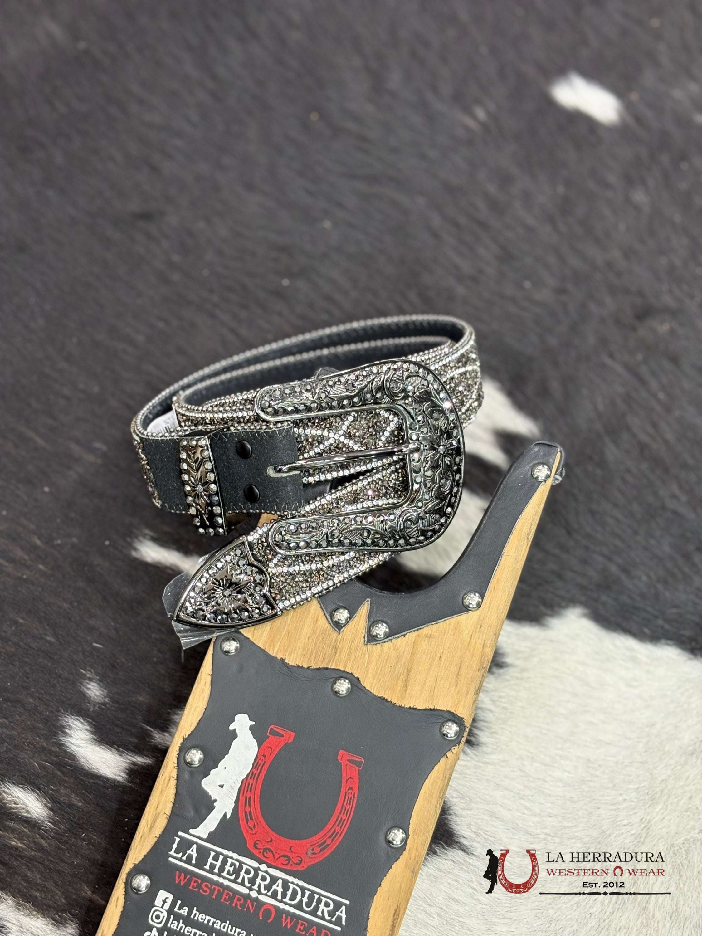 Angel Ranch Western Womens Belt Leather Hematite Resin Beads Black D140009401 Cinturones Mujeres