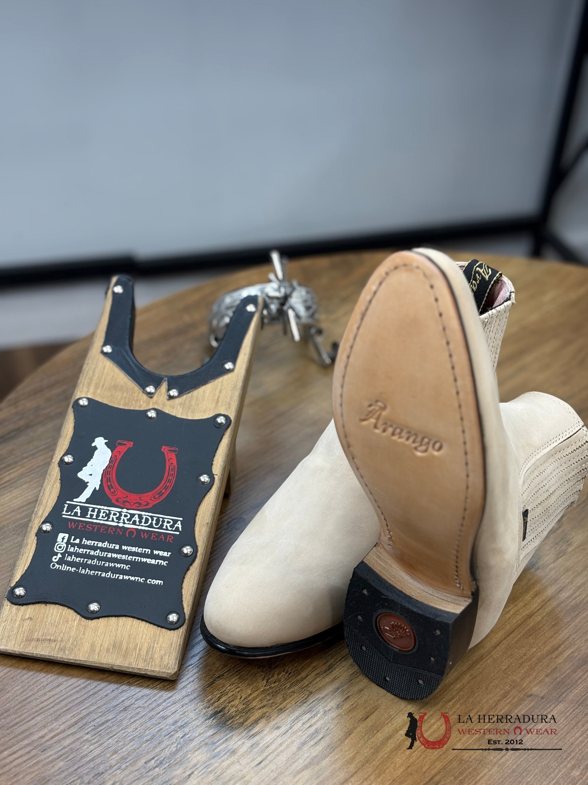 Arango Botín Charro Nobuck Marfil Botas Hombres