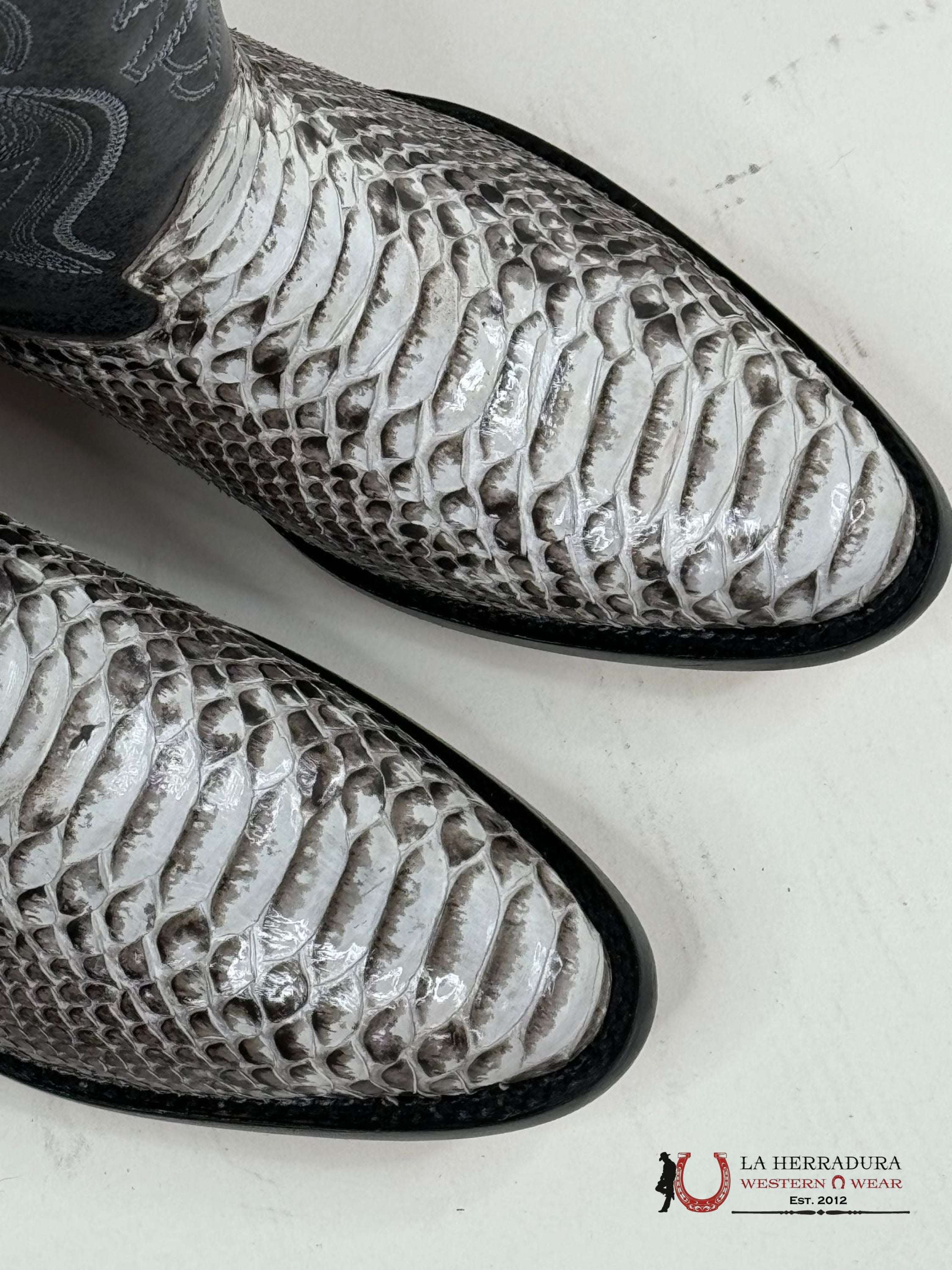 Arango Boots Semi-Oval Exotic Python Natural Botas Hombres