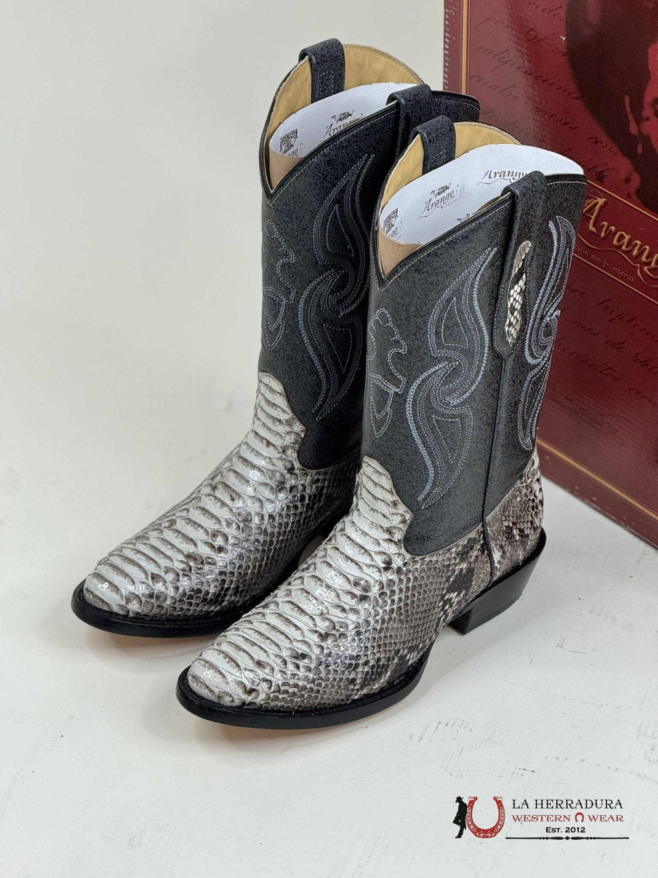 Arango Boots Semi-Oval Exotic Python Natural Botas Hombres