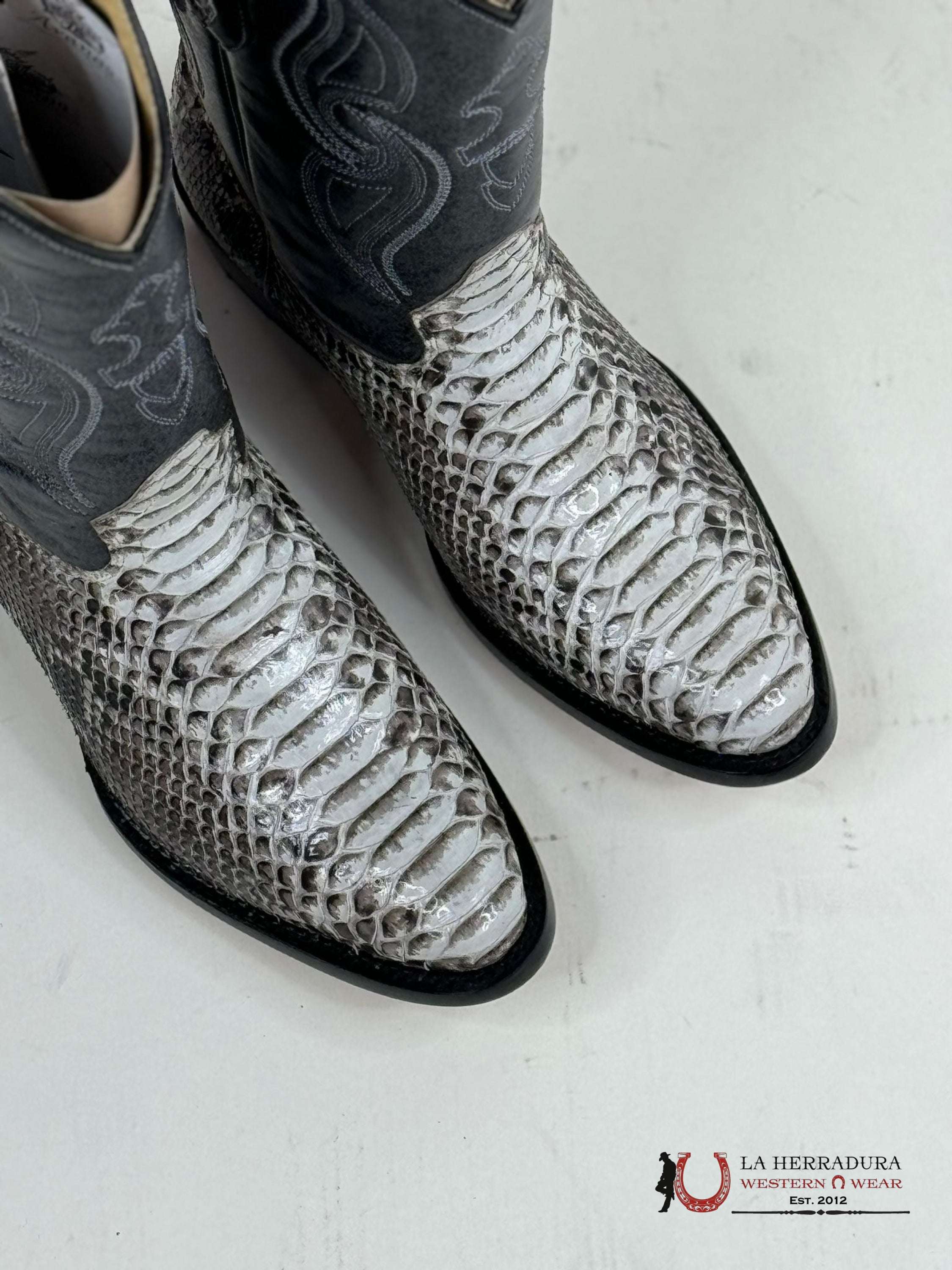 Arango Boots Semi-Oval Exotic Python Natural Botas Hombres