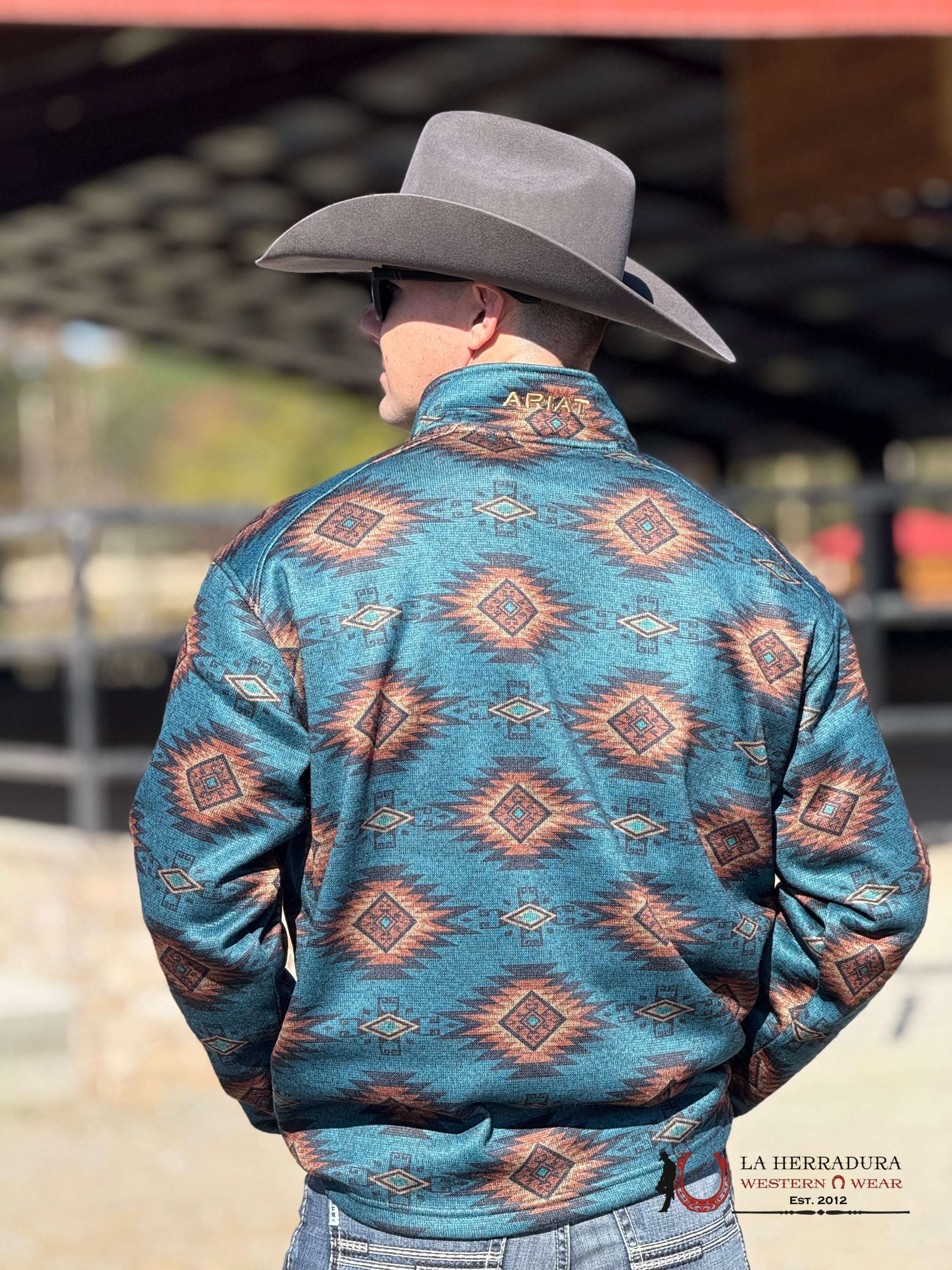 Ariat Blue Coral Southwest Caldwell Logo 1/4 Zip Up Sweater- 3016 Ropa Hombres