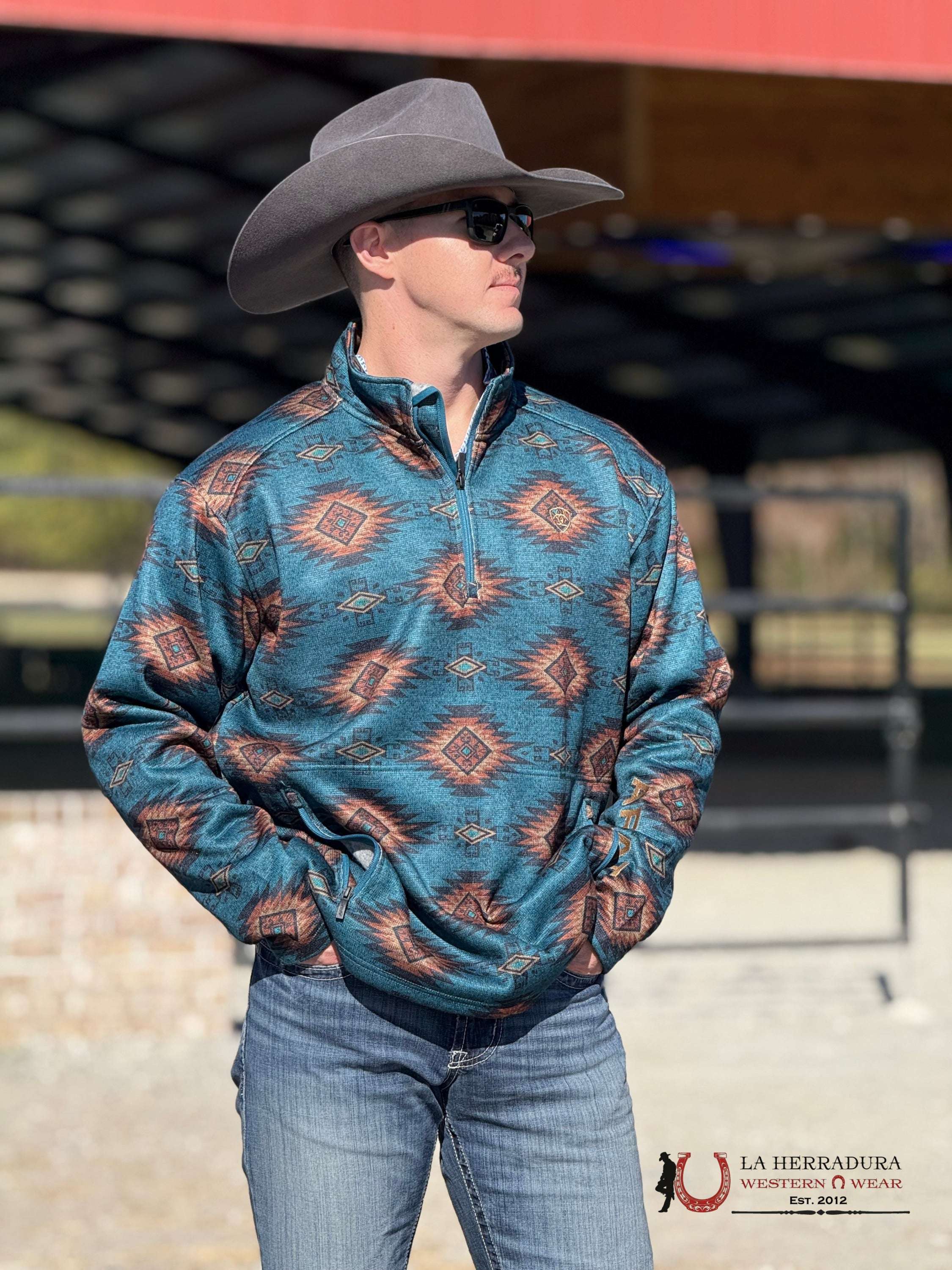 Ariat Blue Coral Southwest Caldwell Logo 1/4 Zip Up Sweater- 3016 Ropa Hombres