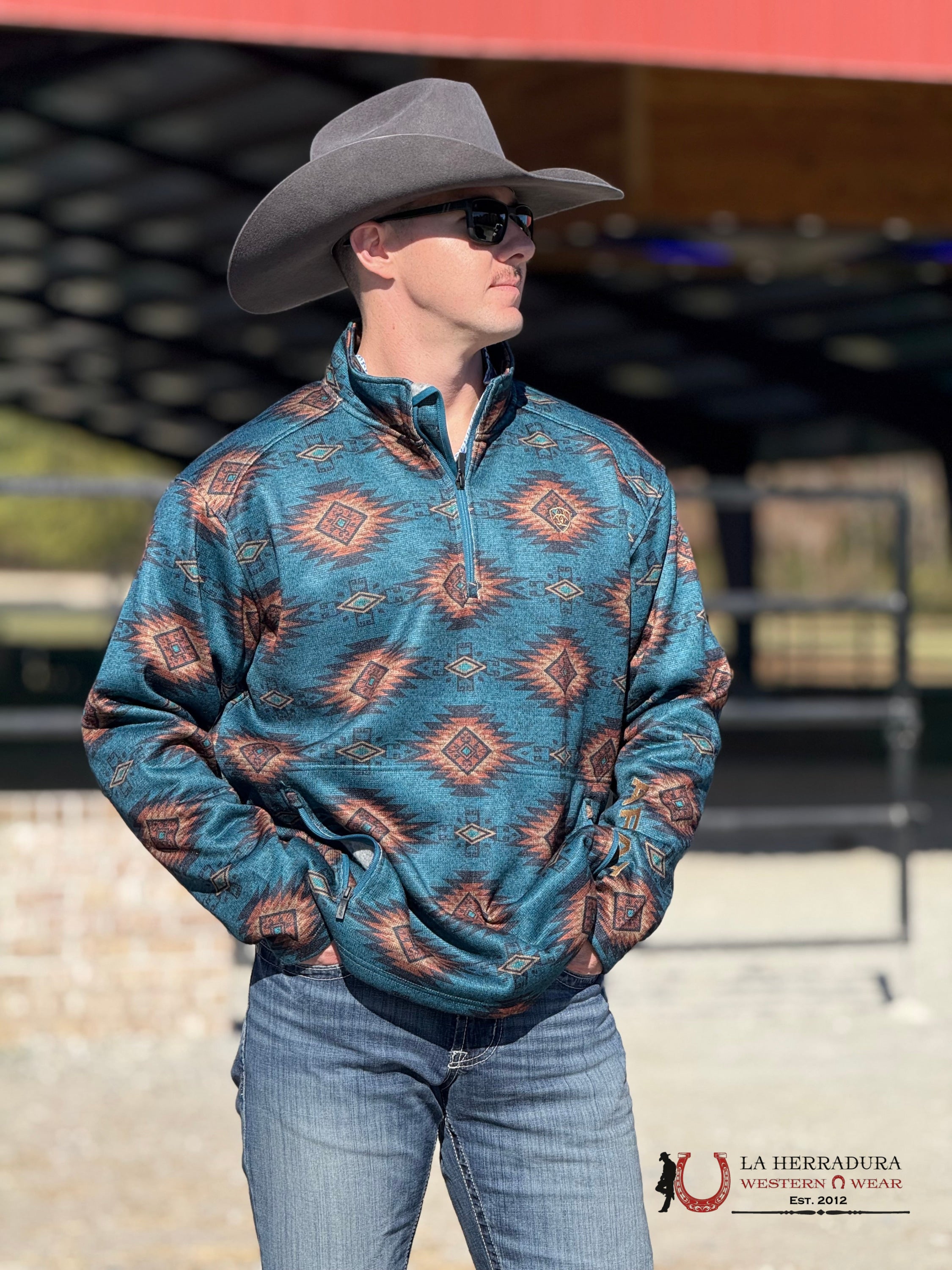 Ariat Blue Coral Southwest Caldwell Logo 1/4 Zip Up Sweater- 3016 Ropa Hombres