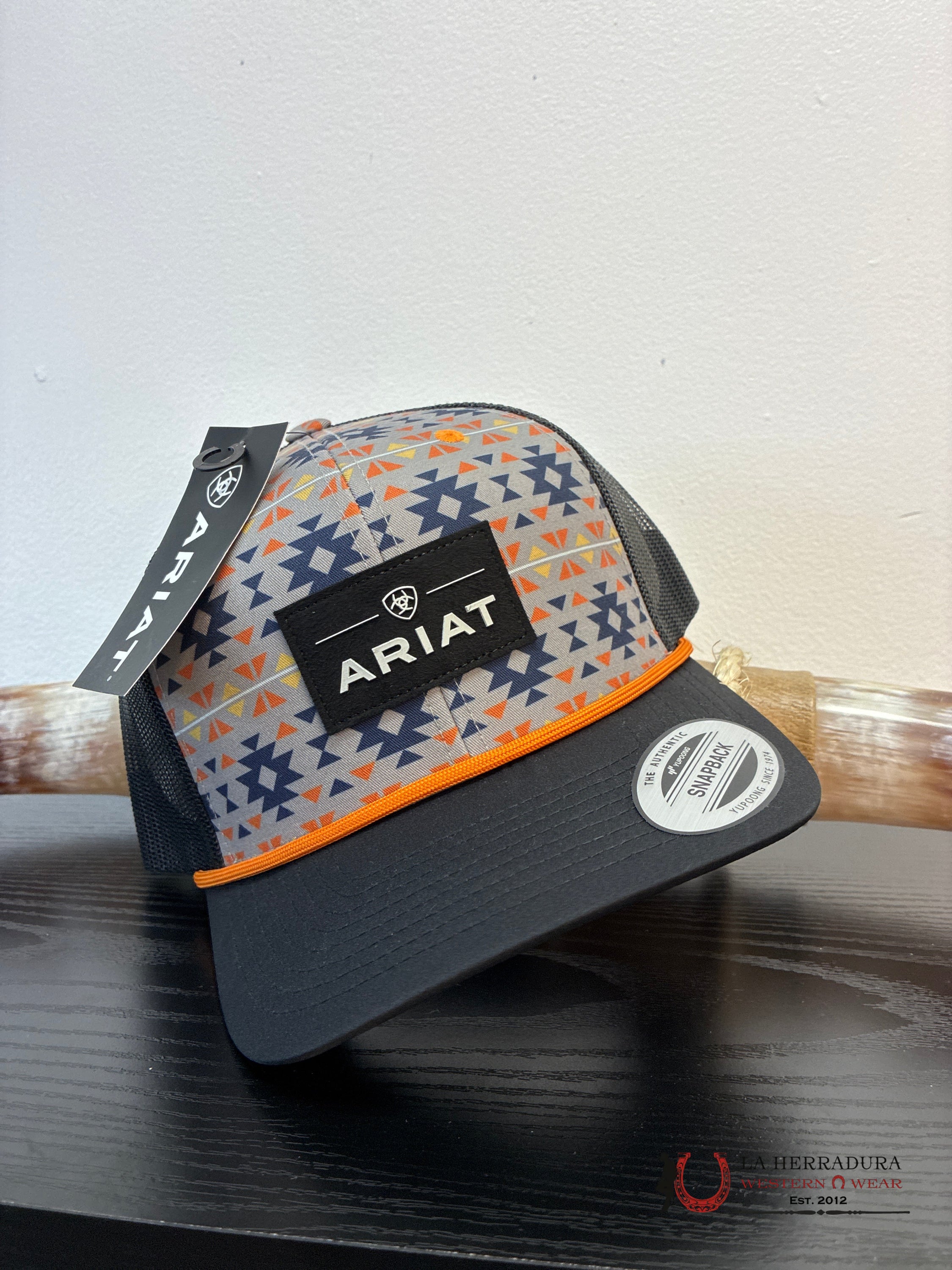 ARIAT CAP BLACK AND GREY WITH A ORANGE ROPE CAPS MENS GORRAS HOMBRES