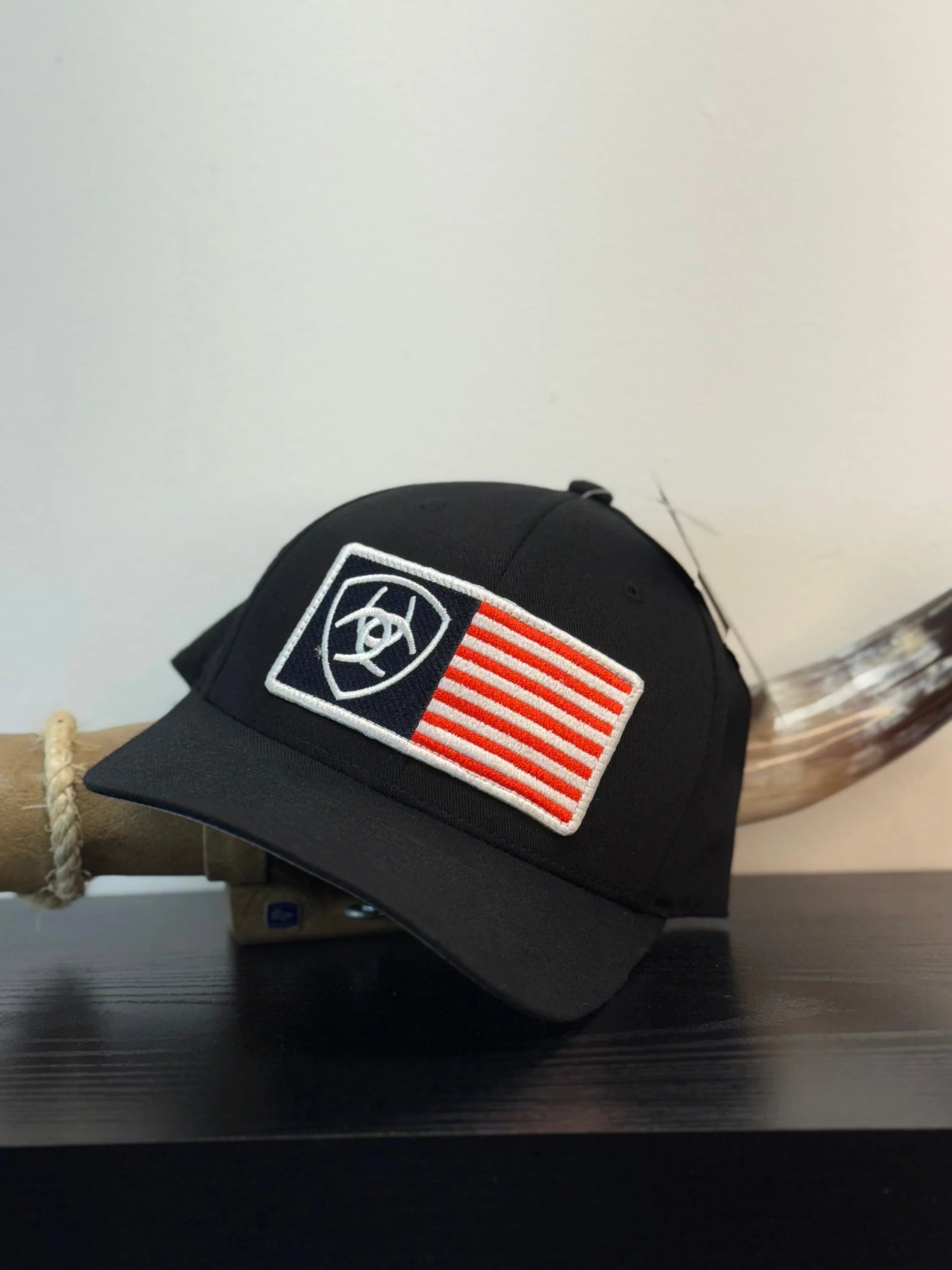 ARIAT CAP BLACK WITH AMERICAN FLAG COLOR CAPS MENS GORRAS HOMBRES