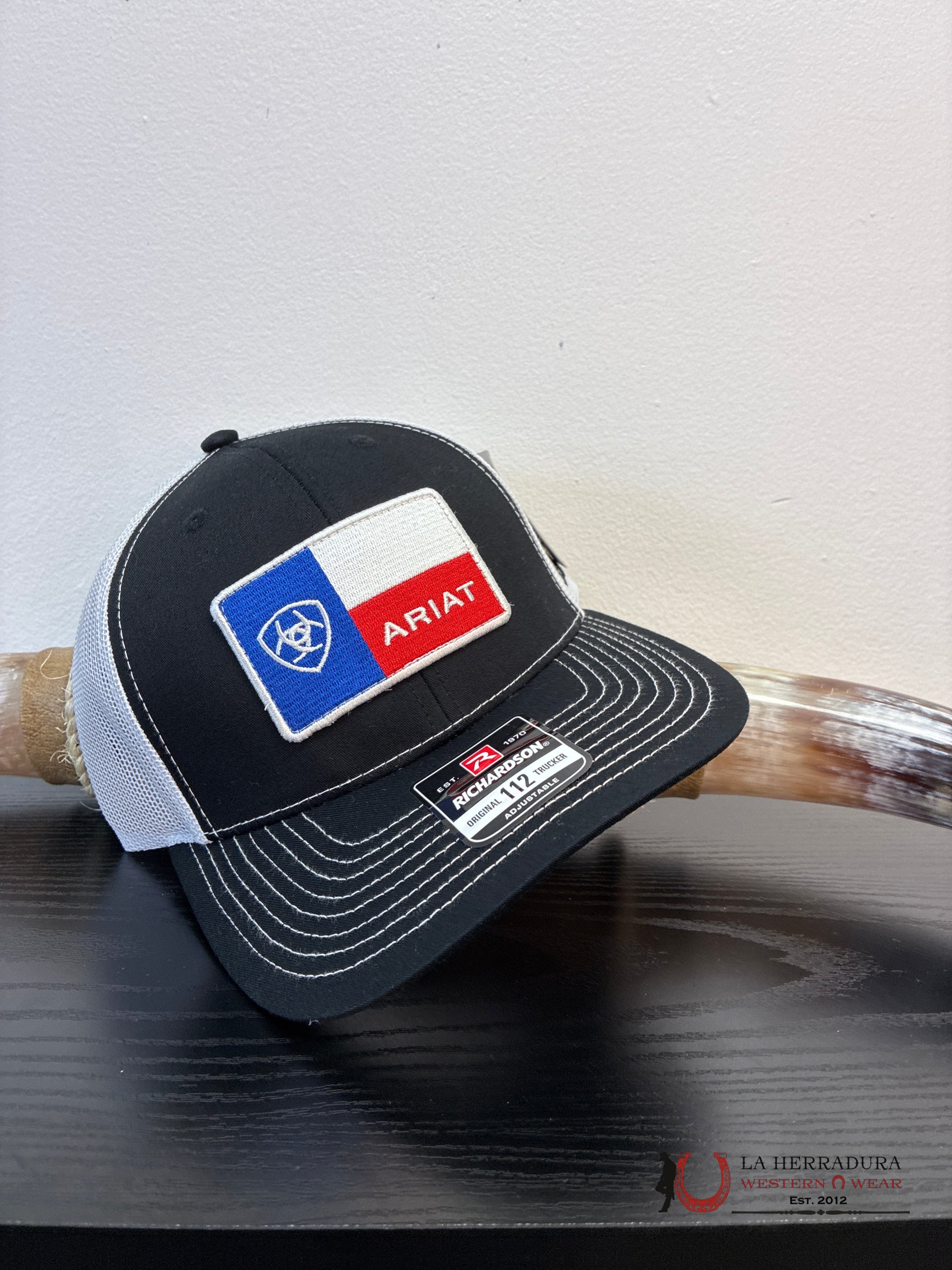 ARIAT CAP BLACK WITH TEXS COLOR FLAG CAPS MENS GORRAS HOMBRES