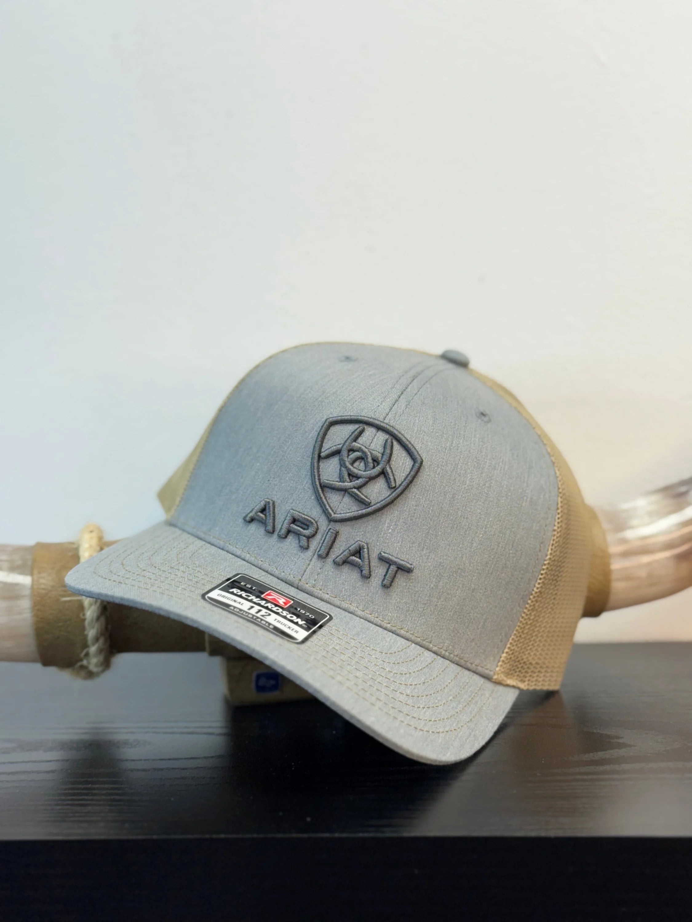 ARIAT CAP LIGHT GREY AND TAN CAPS MENS GORRAS HOMBRES