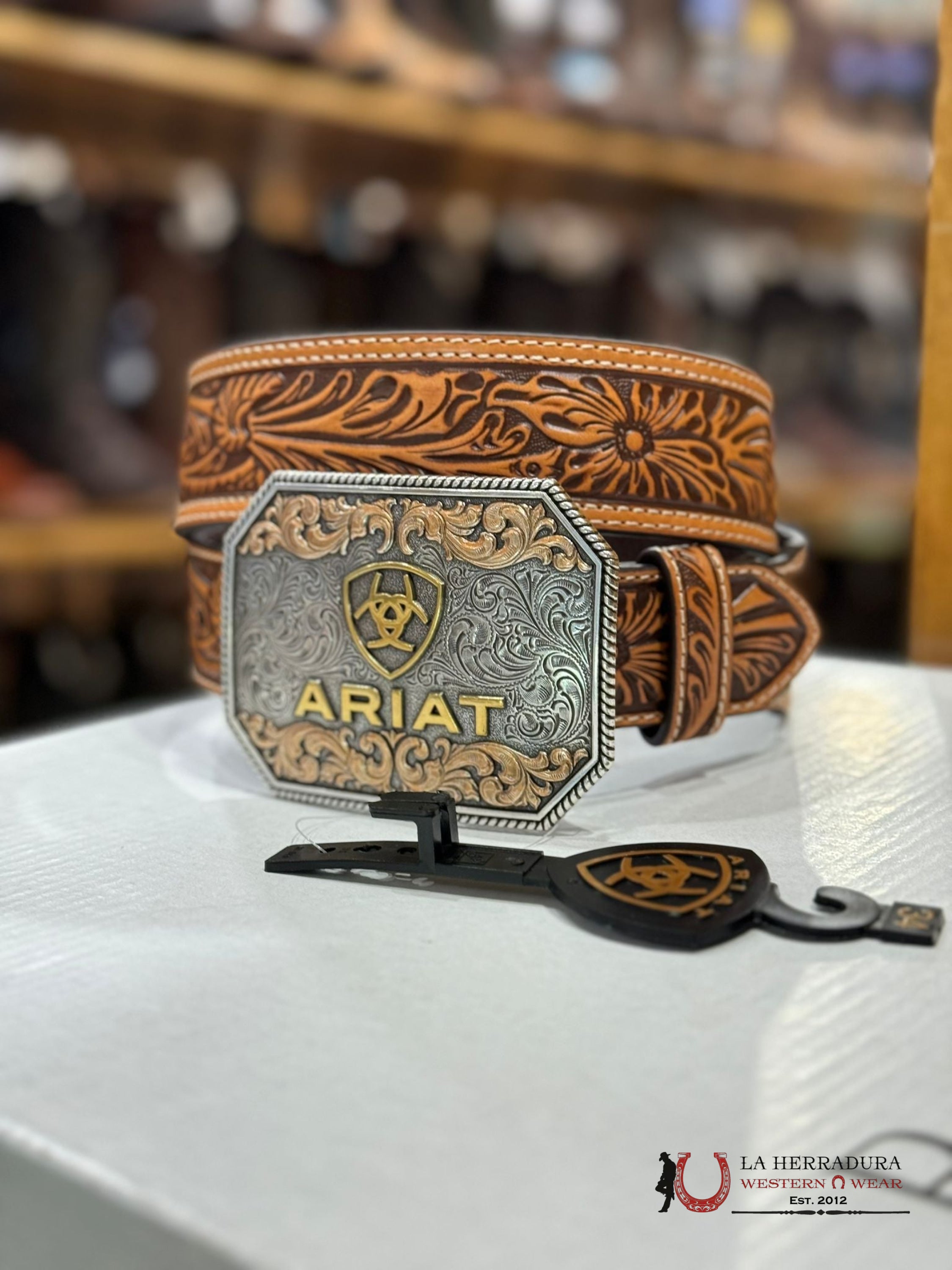 Ariat Hand Tooled Honey Belt & Buckle Cinturones Hombres