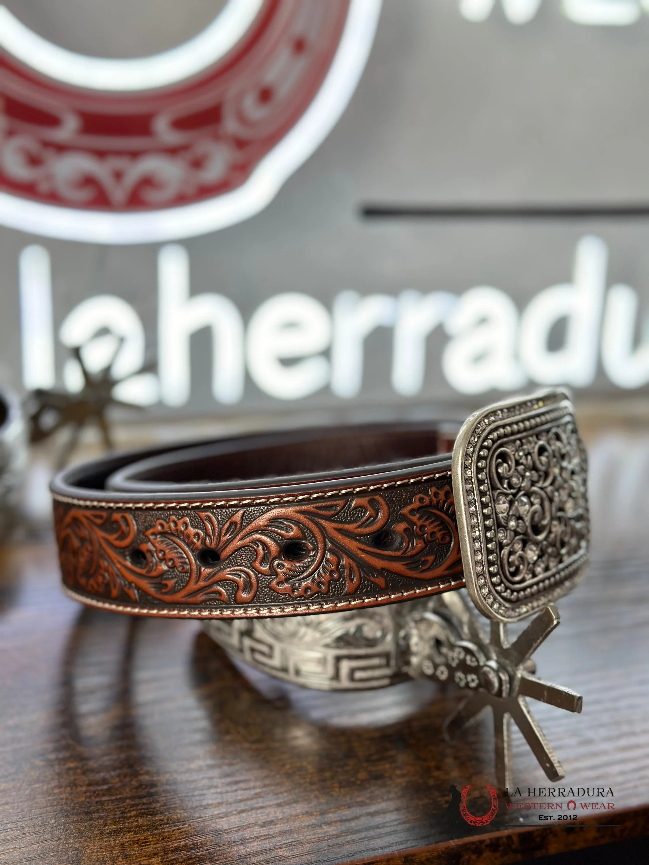 Ariat Hand Tooled Lighter Tan Sparkle Buckle Cinturones Mujeres