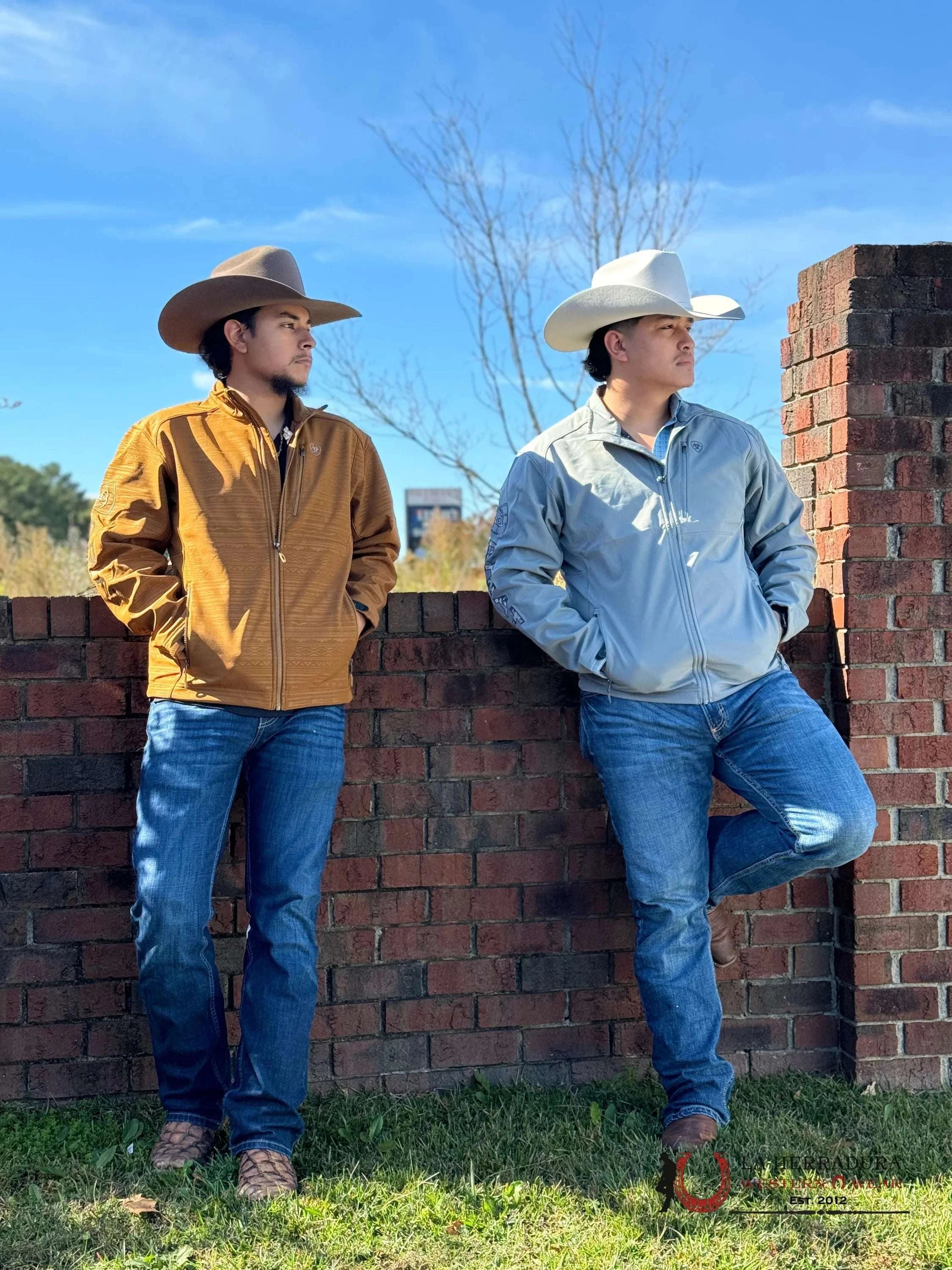 Ariat Jacket Logo 2.0 Softshell Chestnut Embossed Ropa Hombres