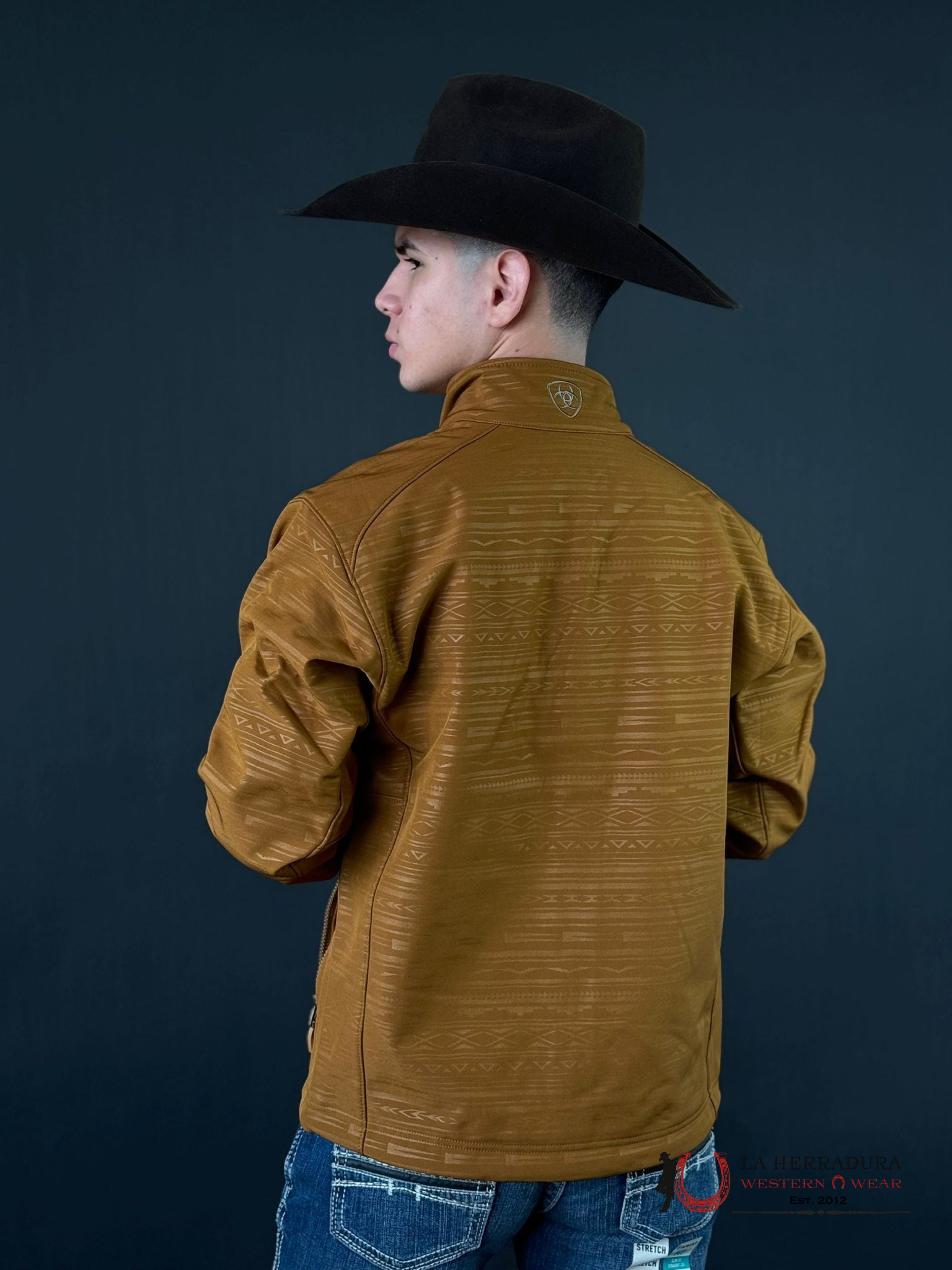 Ariat Jacket Logo 2.0 Softshell Chetsnut Embossed Ropa Hombres