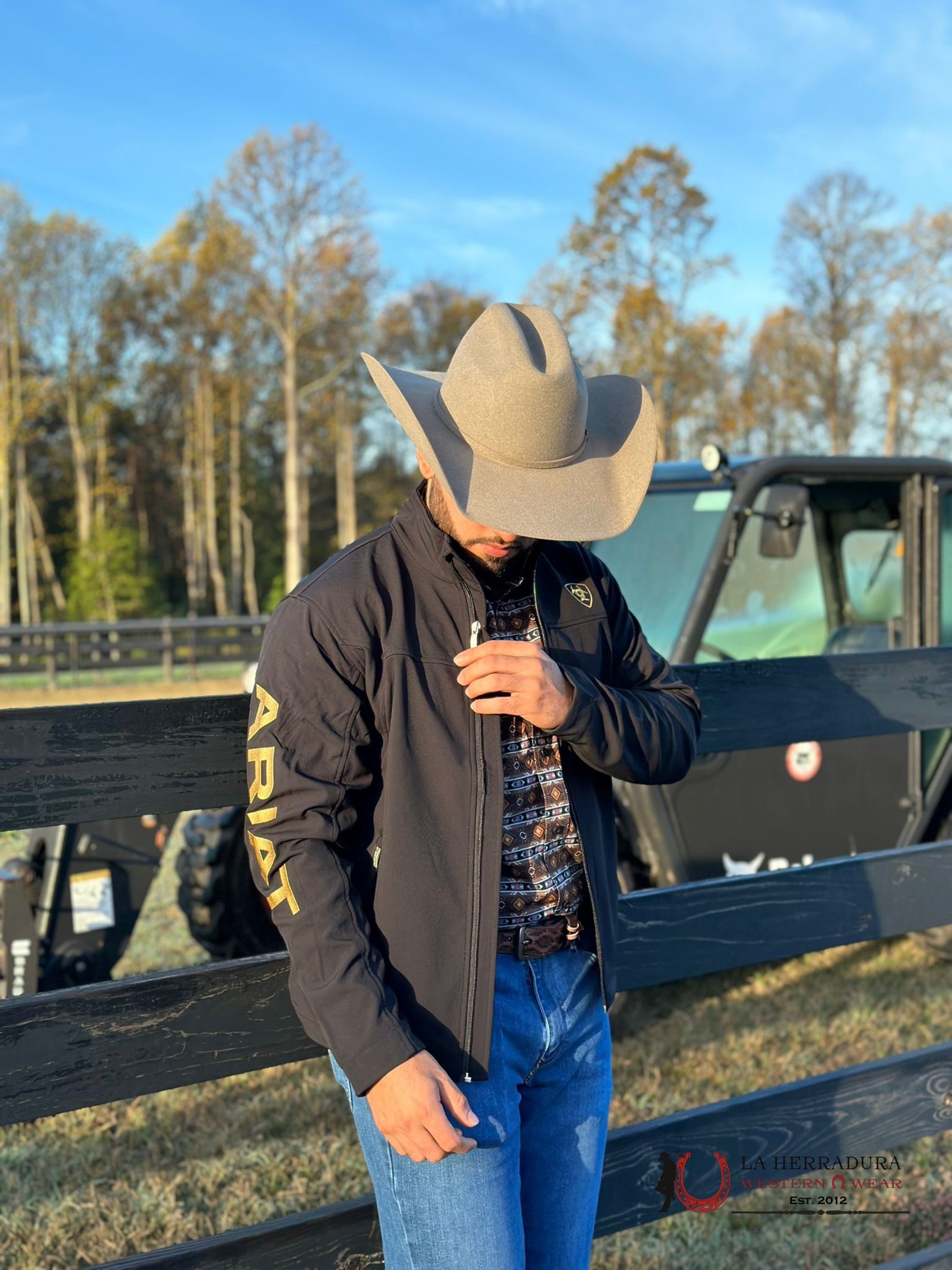 Ariat Jacket New Team Softshell Brand Jkt Black/Gold Ropa Hombres