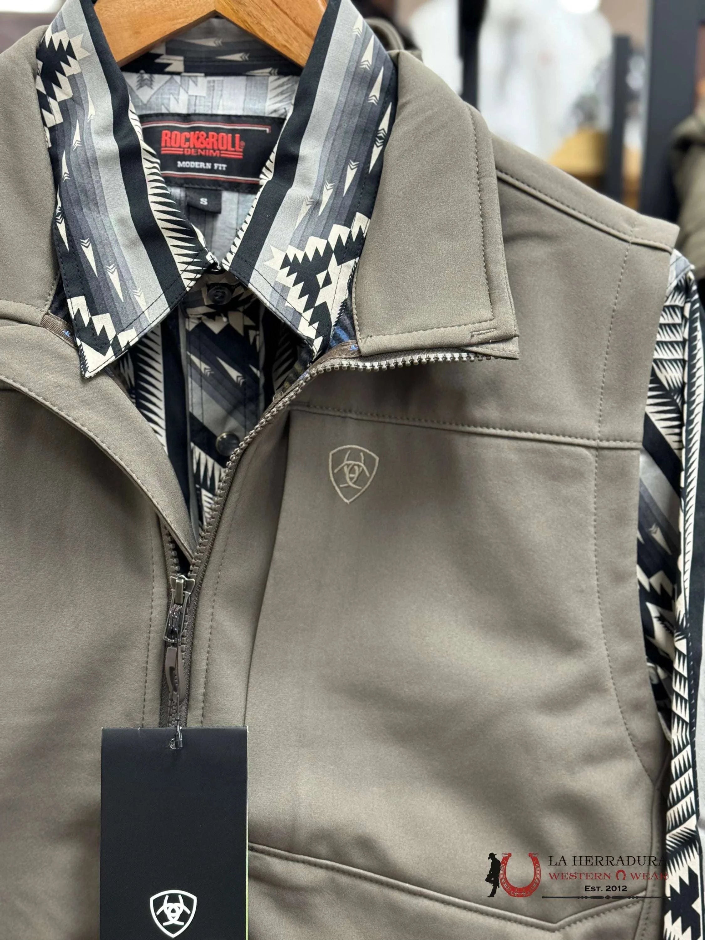 Ariat Logo 2.0 Softshell Bayan Bark Ropa Hombres