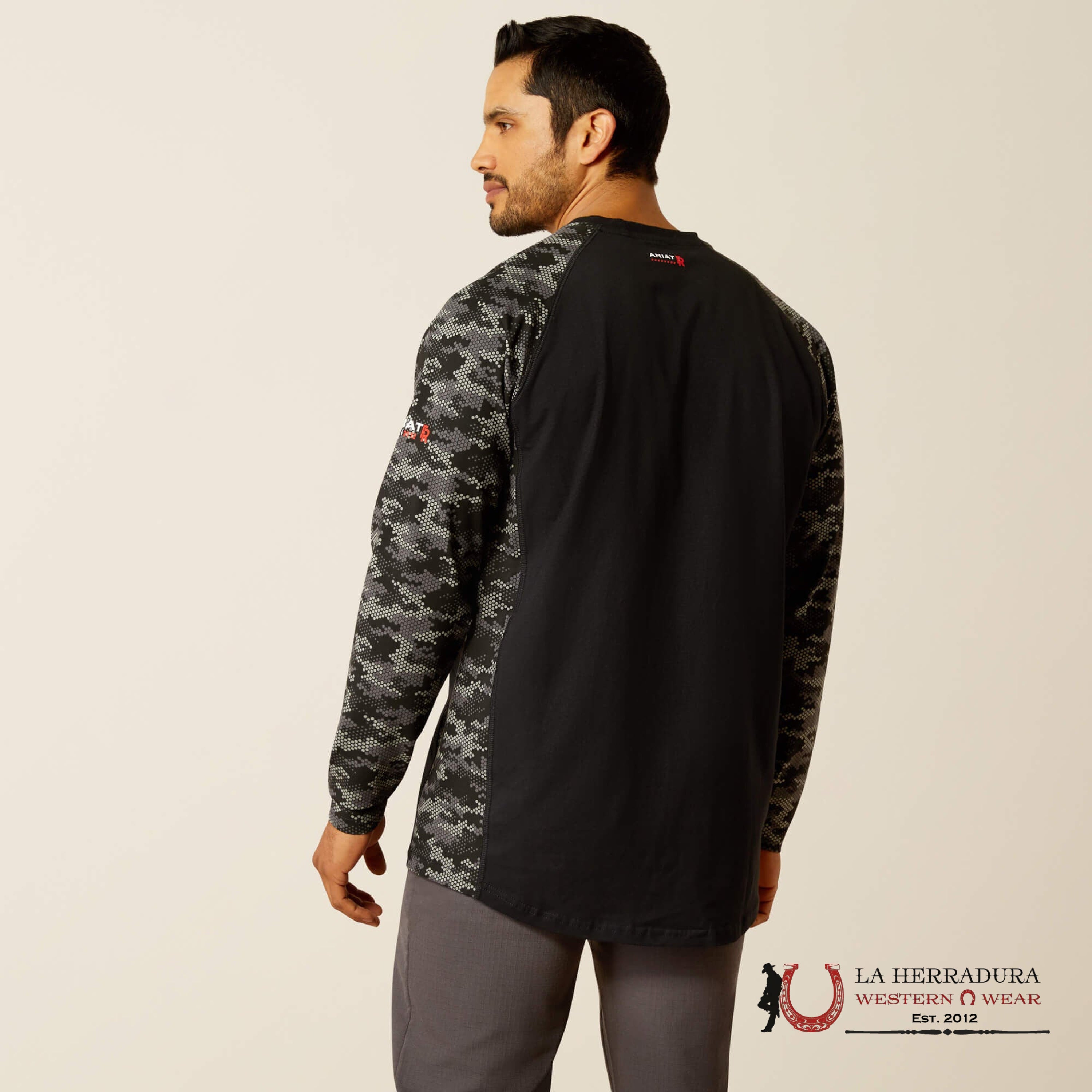 ARIAT MEN LONG SLEEVE FIRE STRETCH CAMO BASEBALL BLACK GREY CAMO 10052090 ROPA HOMBRES