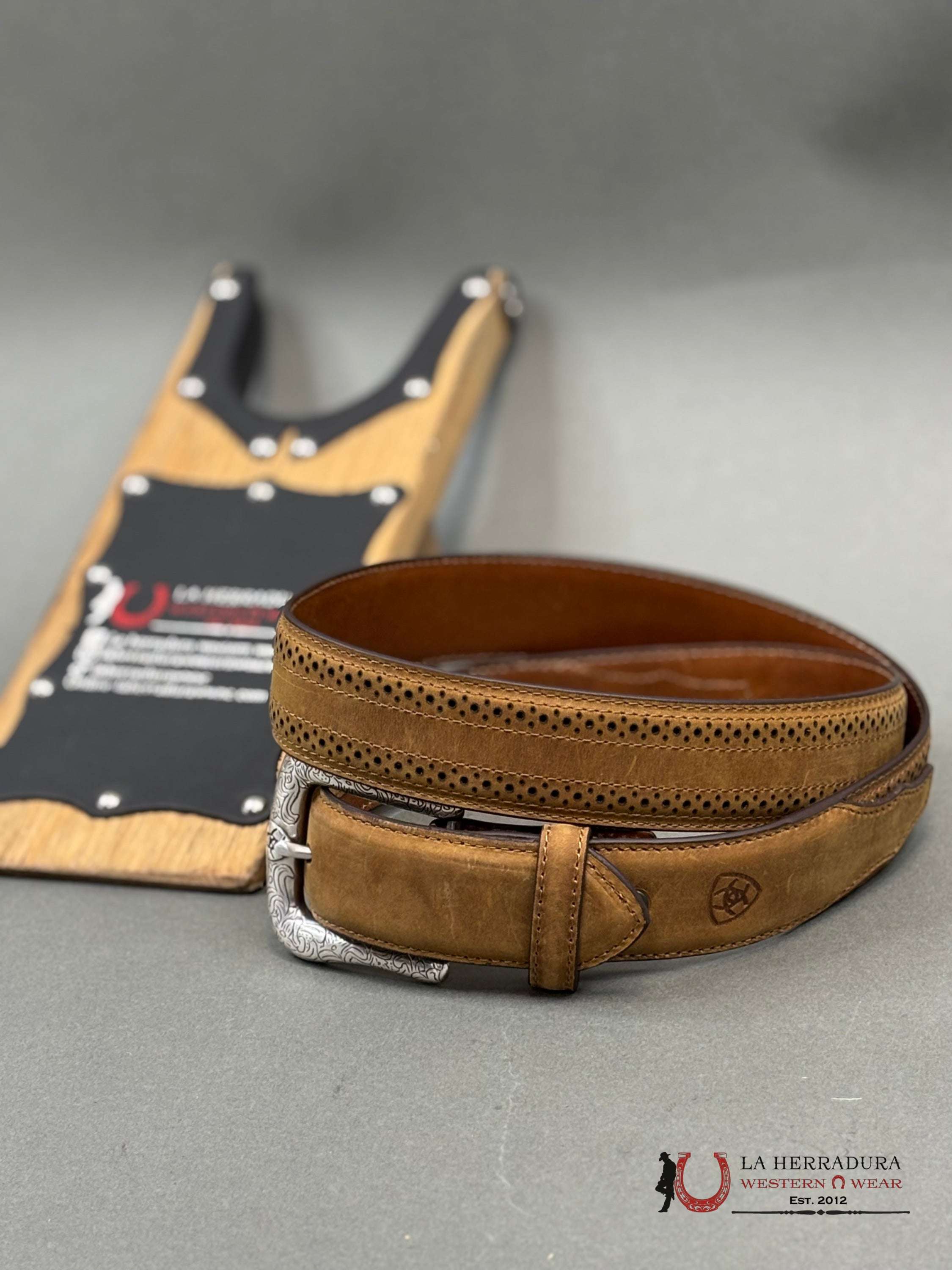 Ariat Men’s Basic Distressed Leather Western Belt Cinturones Hombres