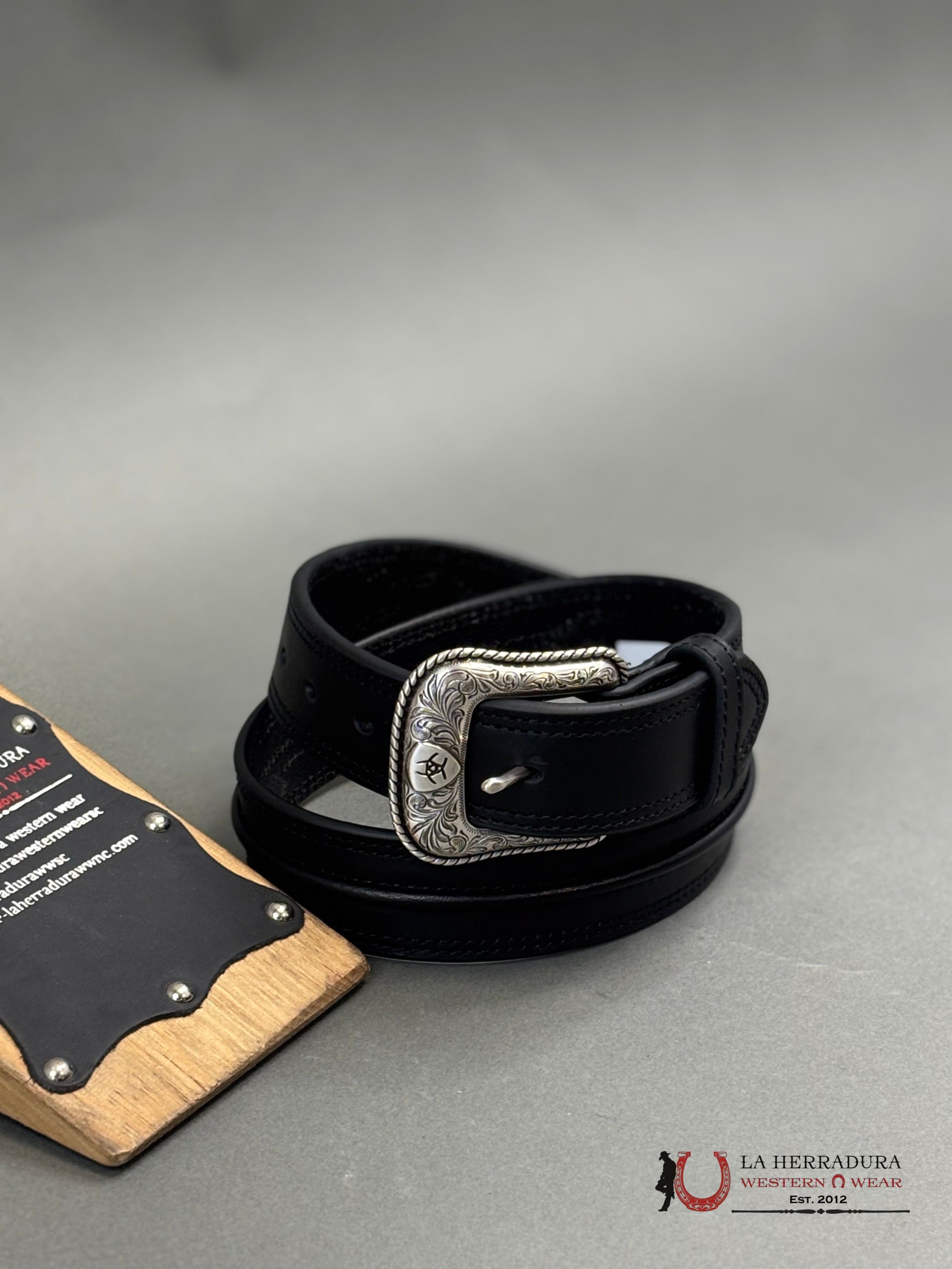 Ariat Men’s Black Distressed Belt Cinturones Hombres