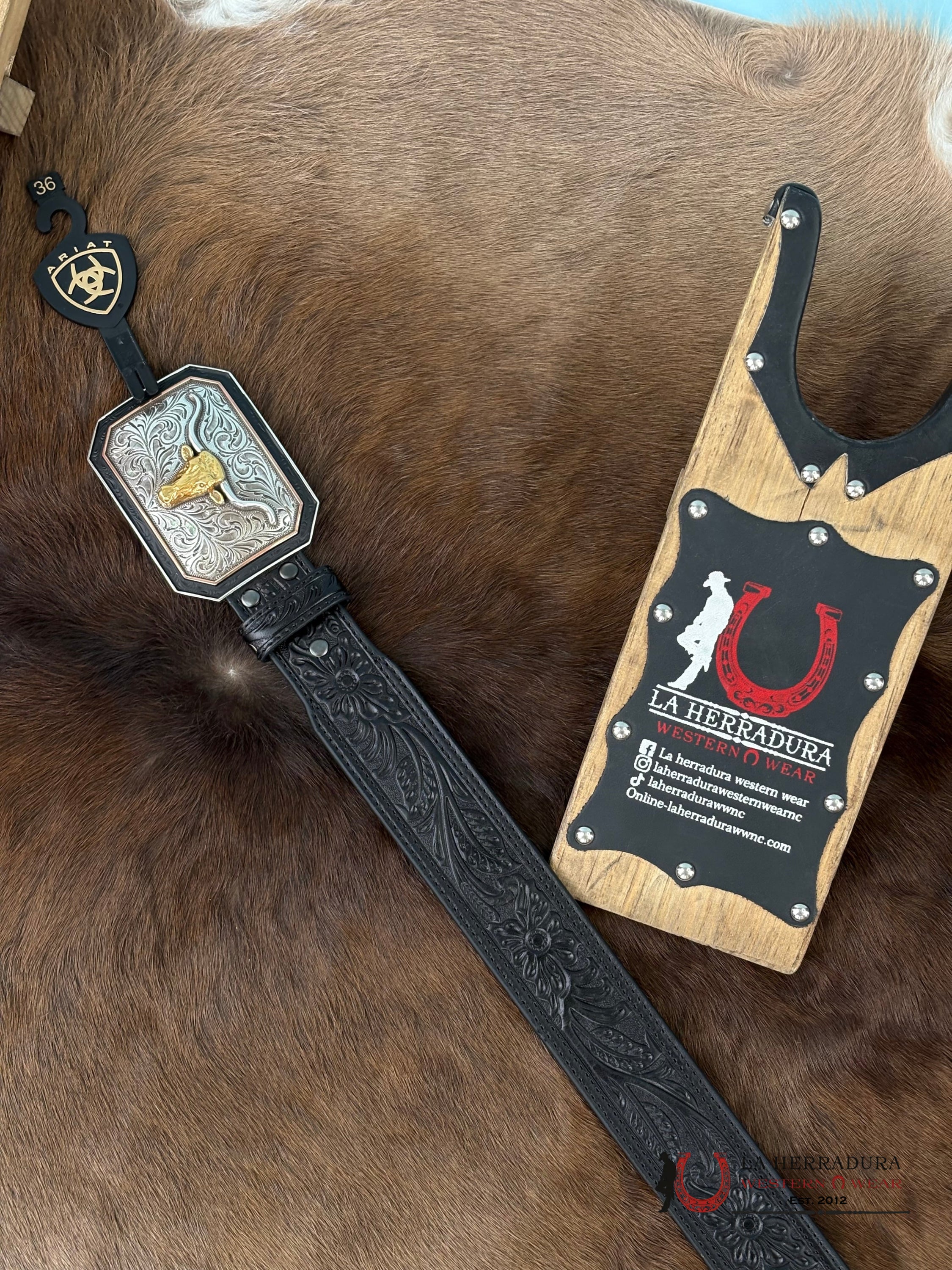 Ariat Mens Floral Embossed Black Belt & Bull Buckle Cinturones Hombres