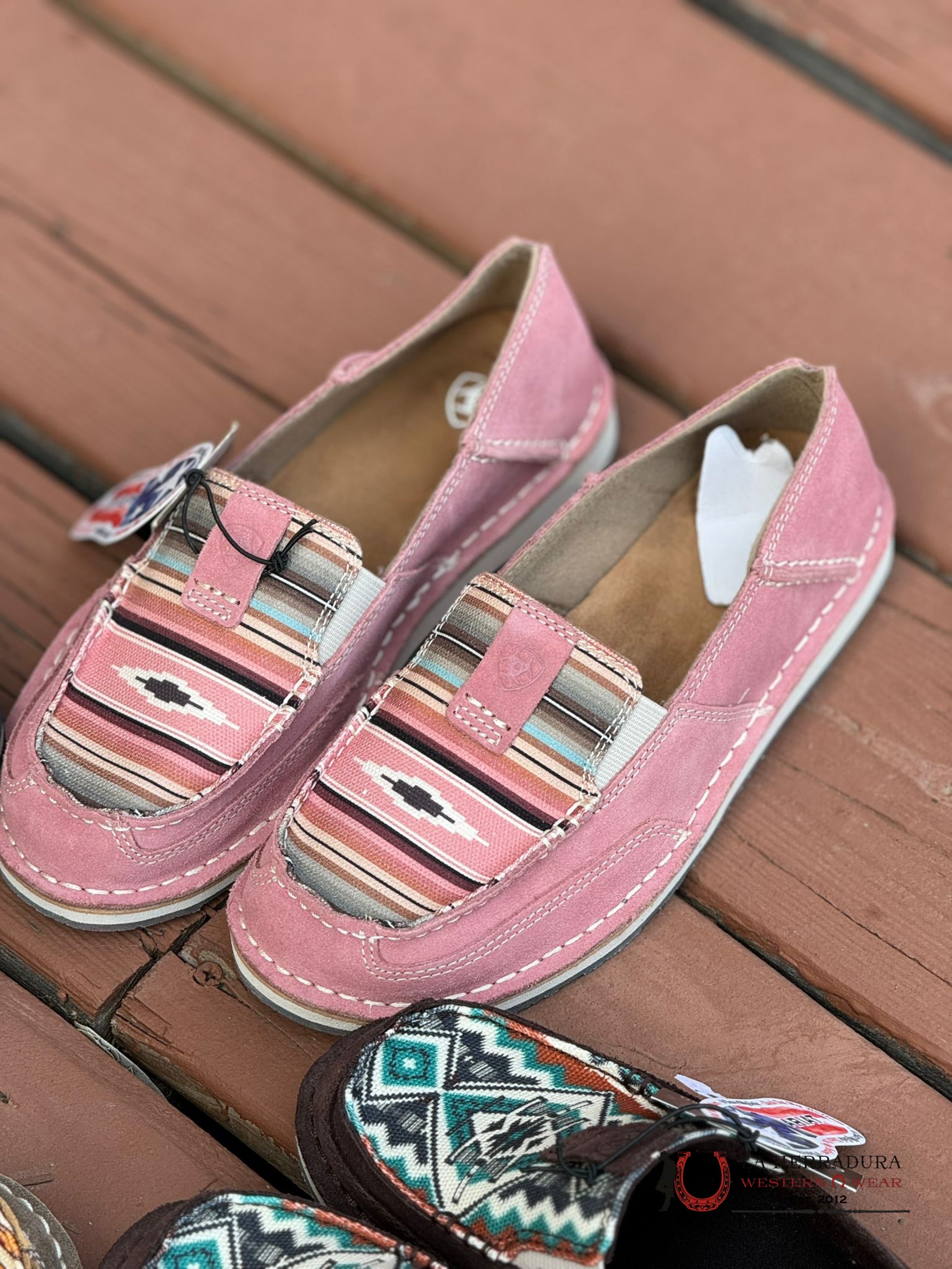 Ariat Womens Cruiser Azalea Suede Baby Pink Serape Zapatos Mujeres