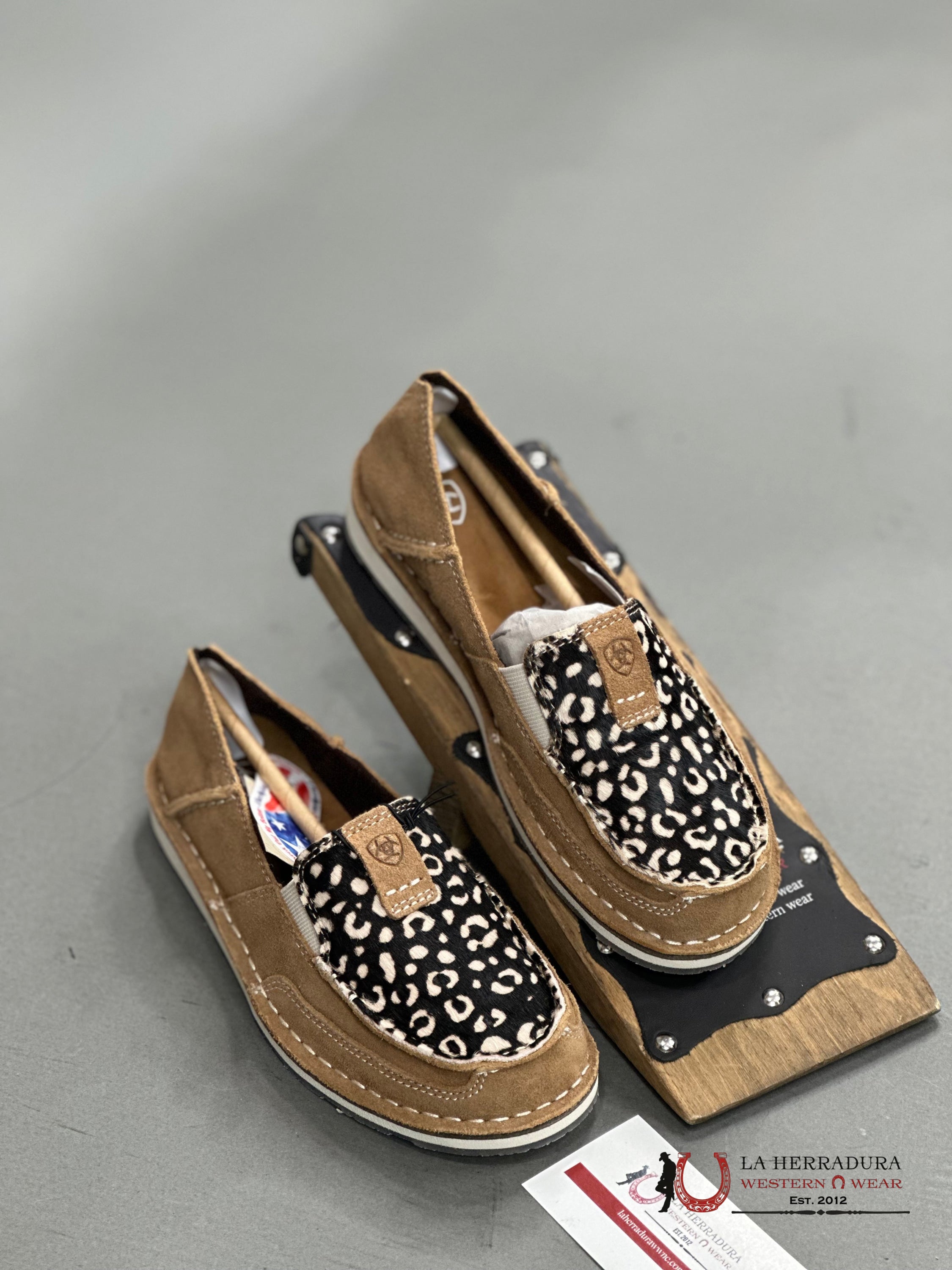 Ariat Womens Cruiser Dark Tan Suede Cream Cheetah Hair On Zapatos Mujeres