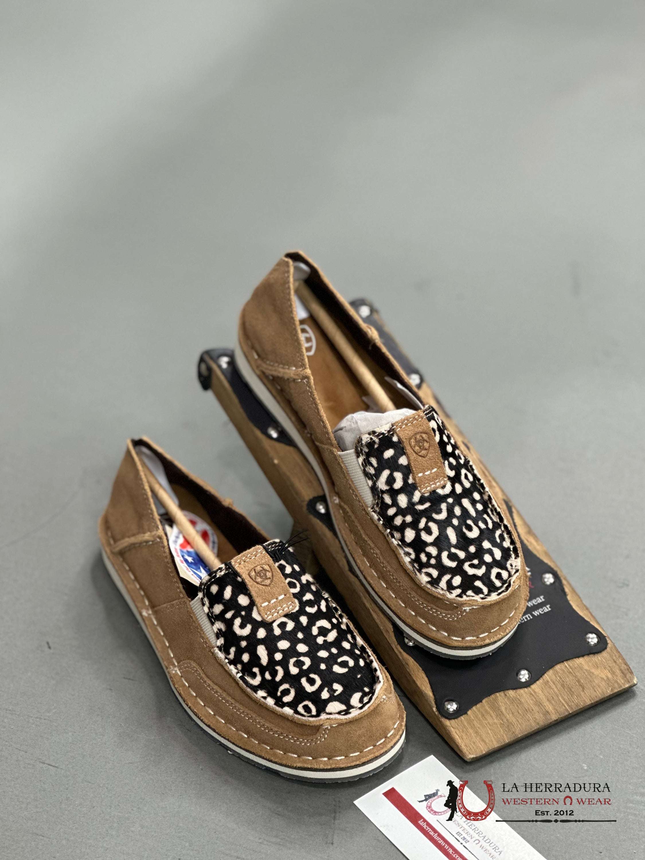 Ariat Womens Cruiser Dark Tan Suede Cream Cheetah Hair On Zapatos Mujeres